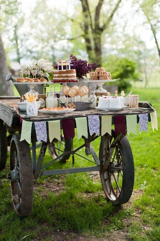 old-farm-wagon-wedding-cake-table.jpg