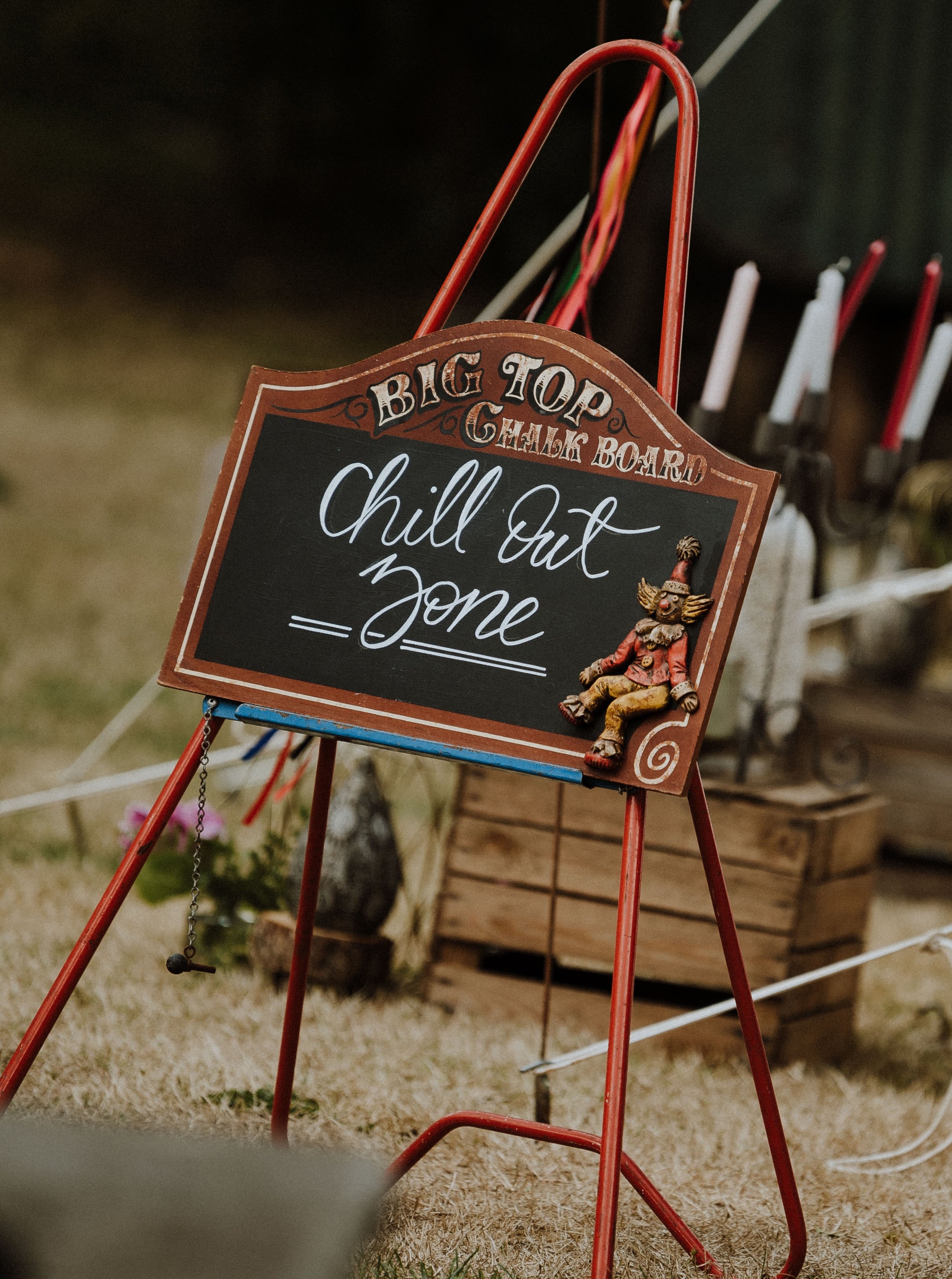  Vintage Easels &amp; Blackboard Hire 