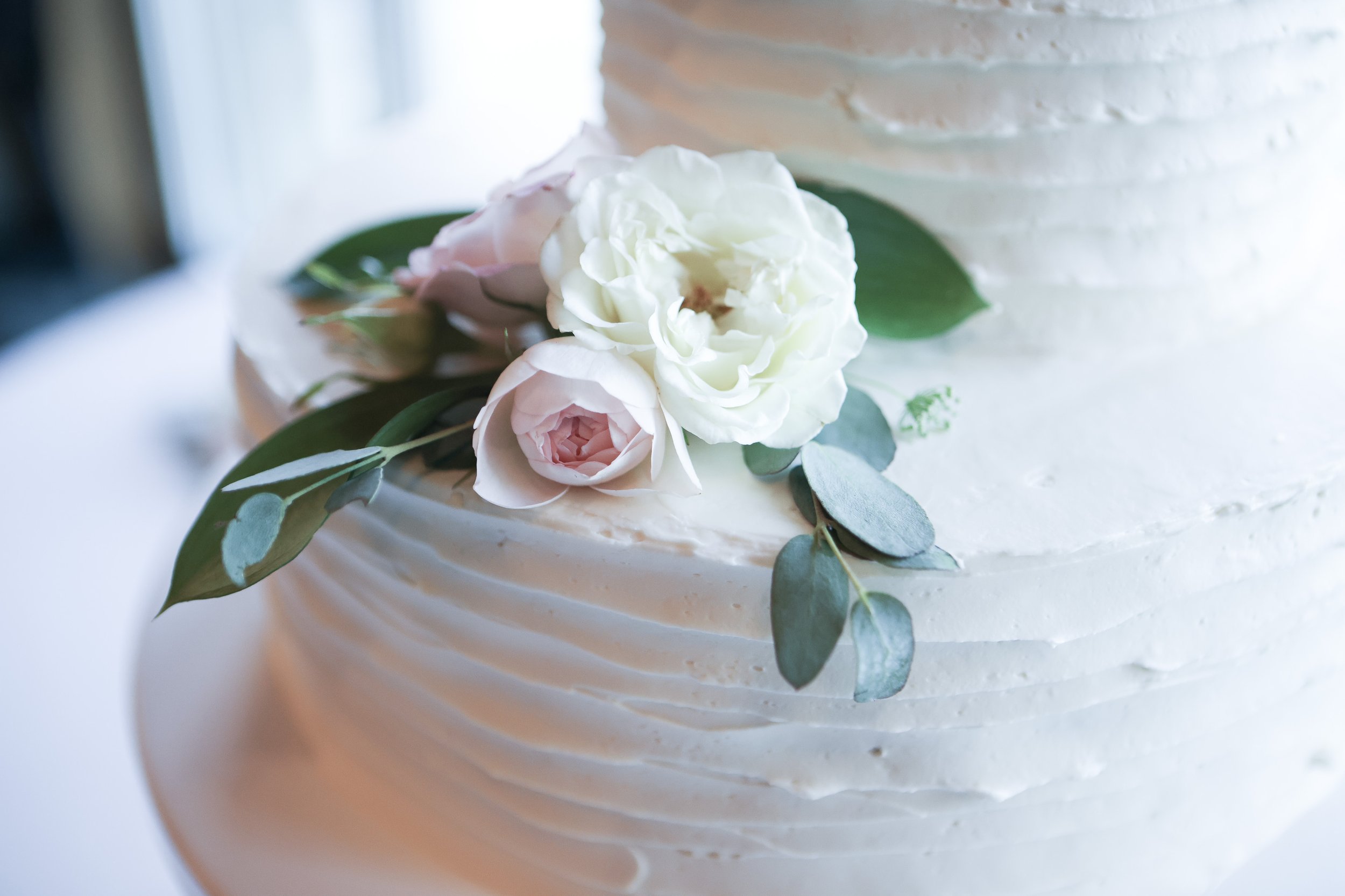 Flower detail on wedding cake