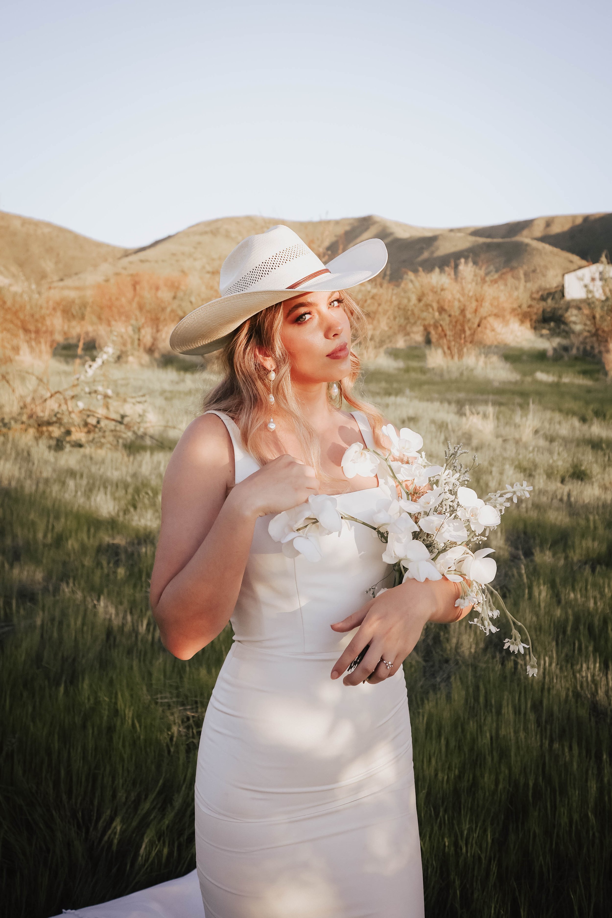 Idaho Bride with Cowboy Hat and Flowers (Copy)