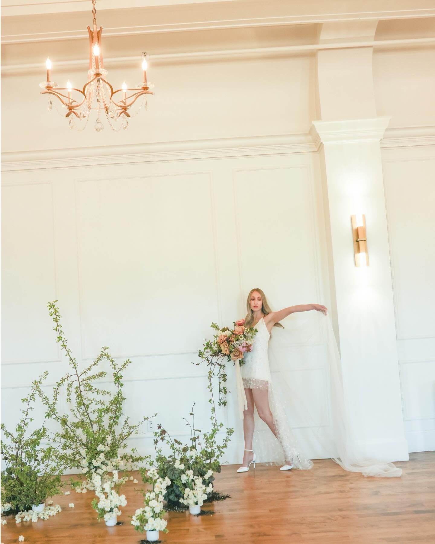 Little ode to spring with the loveliest @dasha_wolves 🍸🤍✨

Concept + Photographer: @amyisacsonphoto
Design + Styling: @amandajeanpdxevent
Talent: @dasha_wolves
Venue: @thearclightvenue
Gown: @clairelafaye
Hair / Makeup: @event_cosmetics @sealykathe