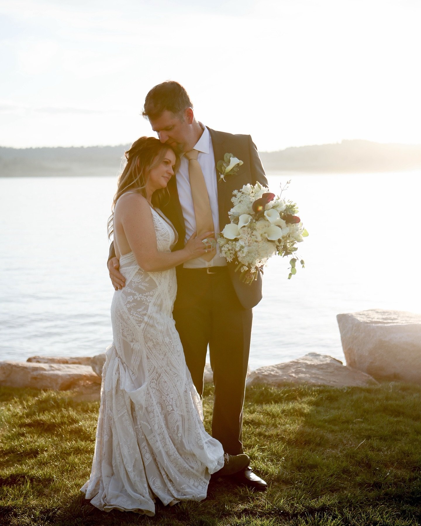 Huge congratulations to these two! 🤍💍

@adorablyold + @tstansberry1027 put together the most joyful wedding day, complete with happy hearts and ALL the love. ✨

I am so lucky to bear witness to this beautiful part of life. 💫

Sneak peeks delivered