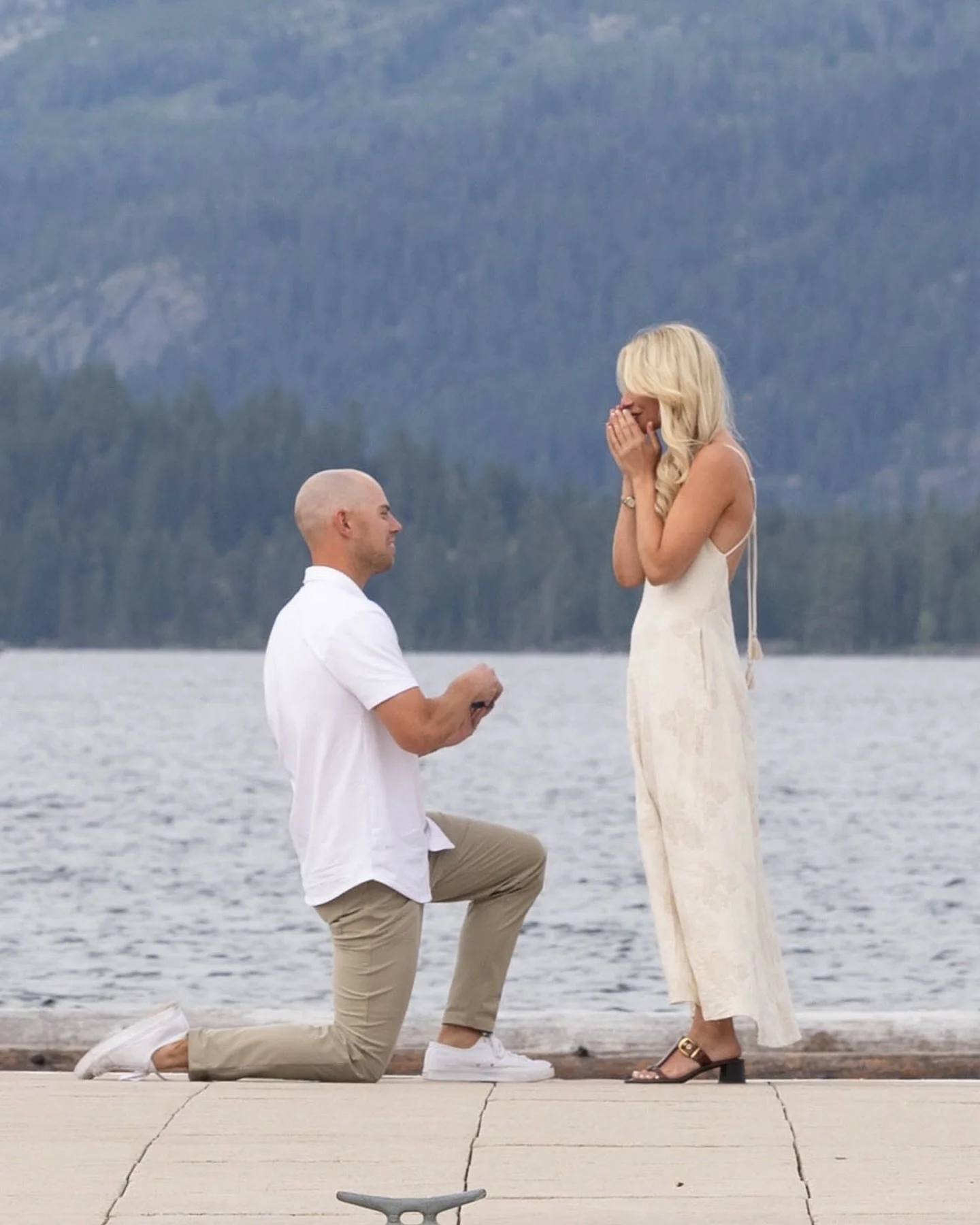 A lakeside YES with the whole family cheering! 🤍💍

Congratulations @haydon.nix + @madison_catalano 

These are the moments I will forever love capturing. 🦢💫

#IdahoPhotographer
#IdahoWeddingPhotographer
#IdahoEngagement
#IdahoProposal
#LakesidePr
