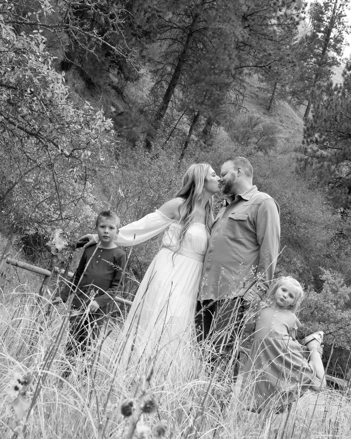 Engagements with a family-to-be and a love that already is. 🤍 

What a treat to connect along at the Salmon River with Haley and Nathan and their sweet kids.  Looking forward to their wedding next year! 💍

@hairby_haley.g + @fishfighter88