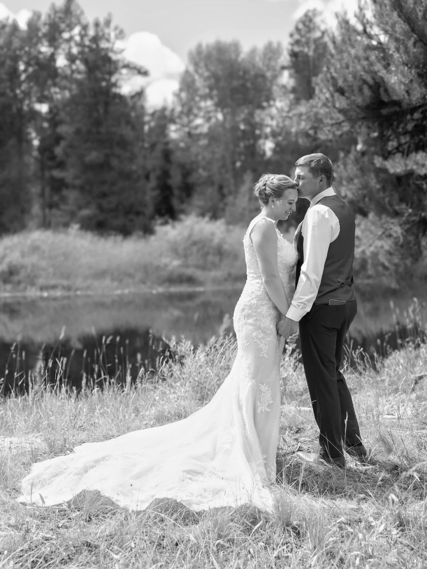 Capturing not just how it looked... but how it felt. 🤍💍

Couple | @kelseylynnec + @sam_cromer
Photographer | @amyisacsonphoto&nbsp;
Associate Shooter | @samantha_sais_photography
Catering | @incahoots_bbq&nbsp;
Officiant + DJ |&nbsp; @mds.mobile.mu