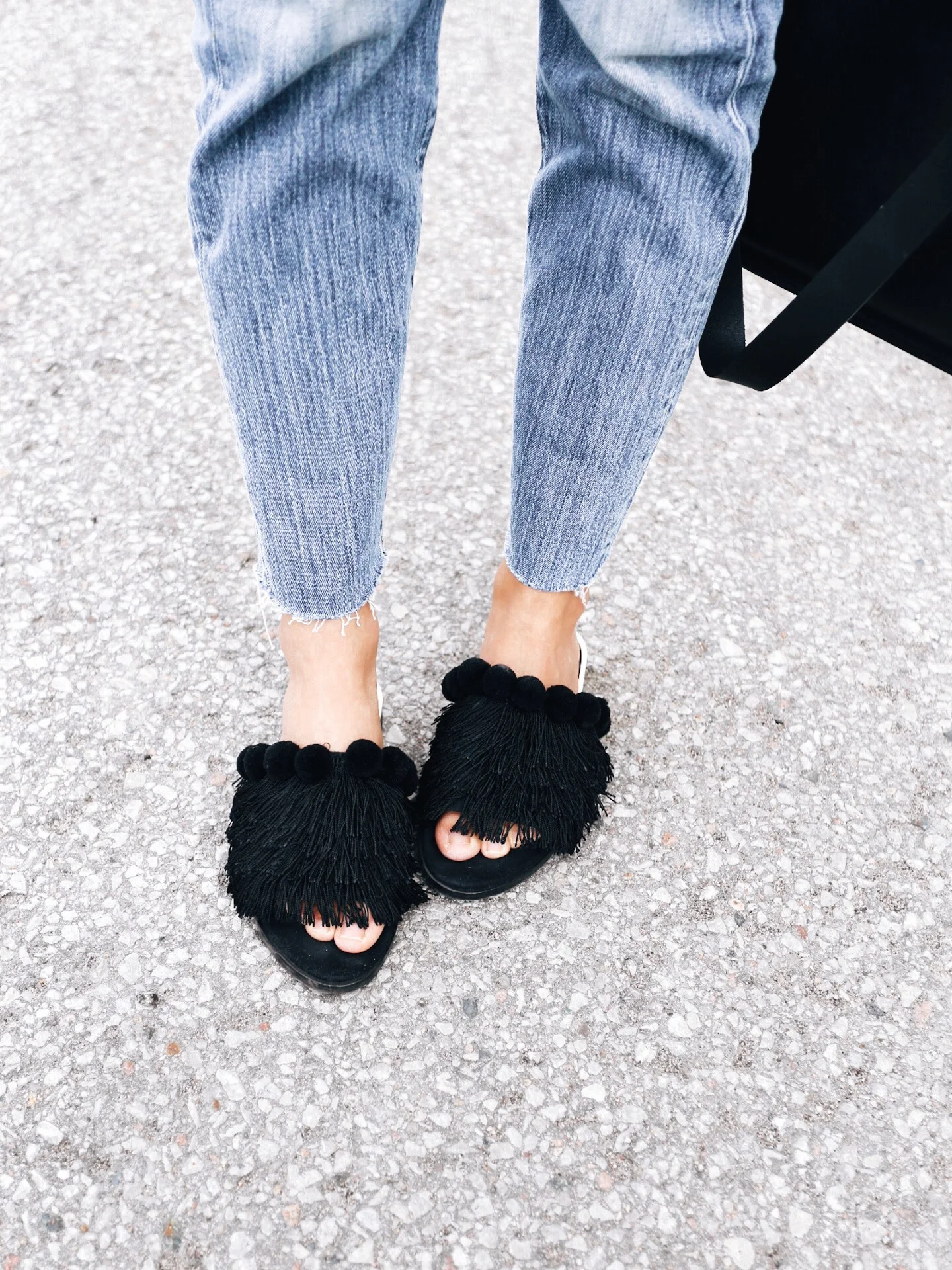 STYLE // Perfect Black Slides