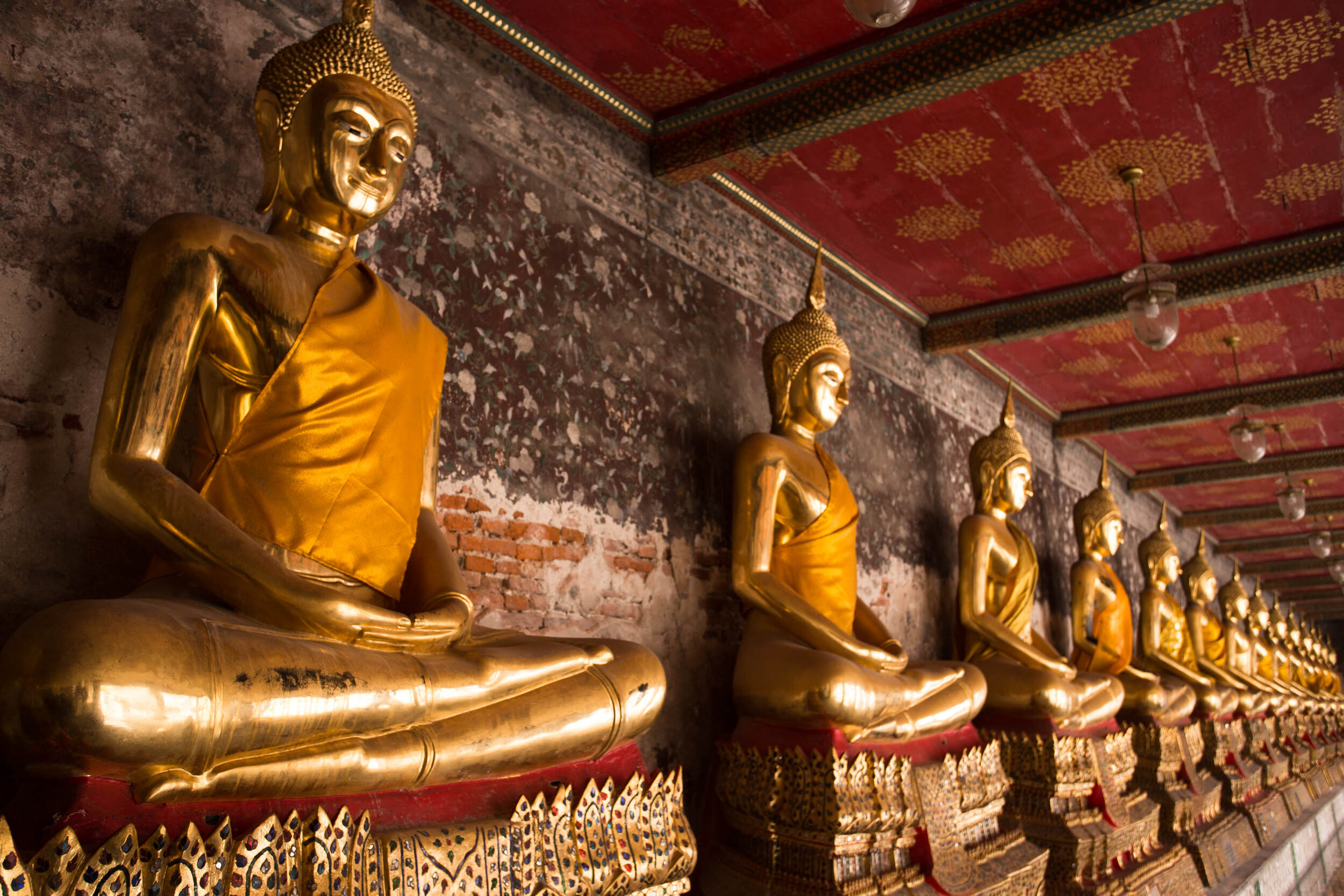 HBC x Thailand Bangkok Temple buddhas.jpg