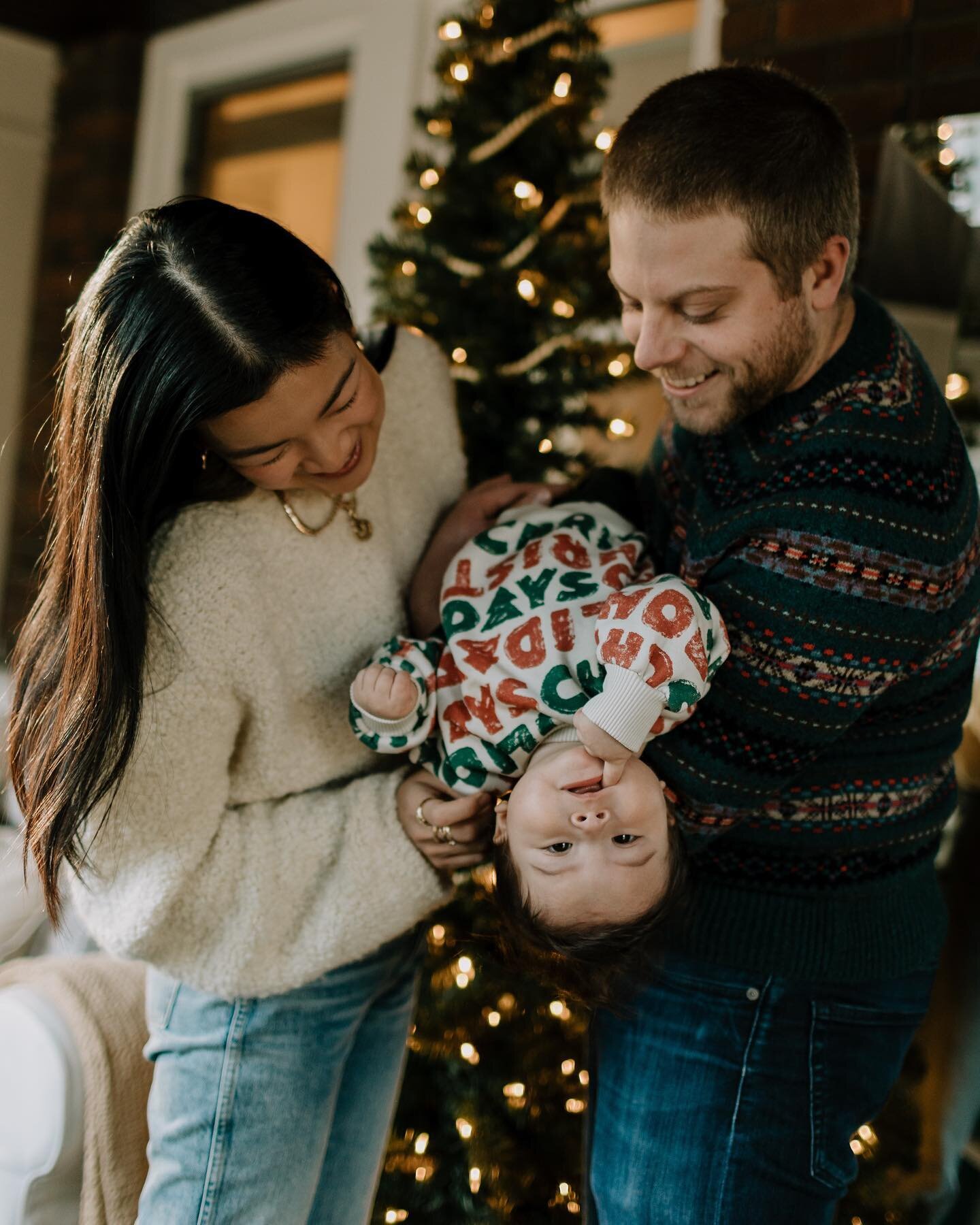 Just Nico being a funny little 🥜 / the daredevil that he is!
Had a blast shooting with @lydiaivyphotography again to capture our first Christmas as a family 🧑🏼&zwj;🎄🎅🏼👼🏻 (but really more like 😈) 🤣😂