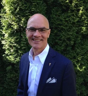 Rob Safrata headshot green.jpg