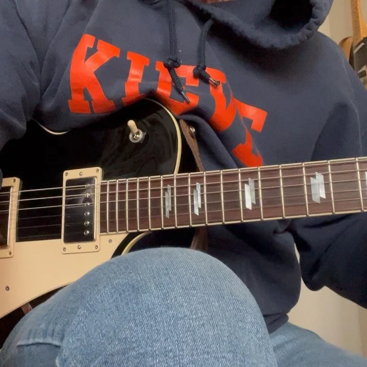 We&rsquo;re hoping you don&rsquo;t &ldquo;walk on by&rdquo; tonight&hellip; The season is starting to pick up! 1st gig since Feb., and we&rsquo;ll be at @stonechurchmusicclub with @lizframekickers  Come on out. Guaranteed energy, despite the Gulf of 