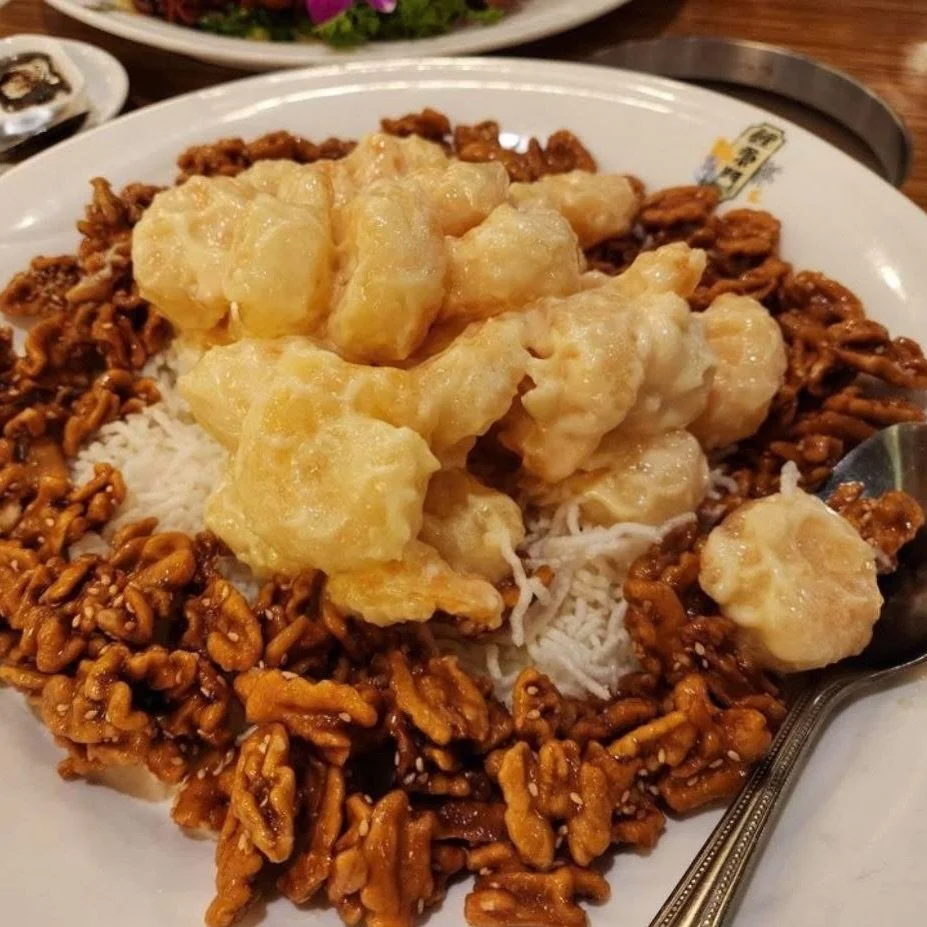Golden prawns in a silky honey‑mayo glaze, crowned with candied walnuts. The classic that never goes out of style, this is our Honey-glazed Walnut Prawns.

#koipalace #walnutprawns #cantonesefood