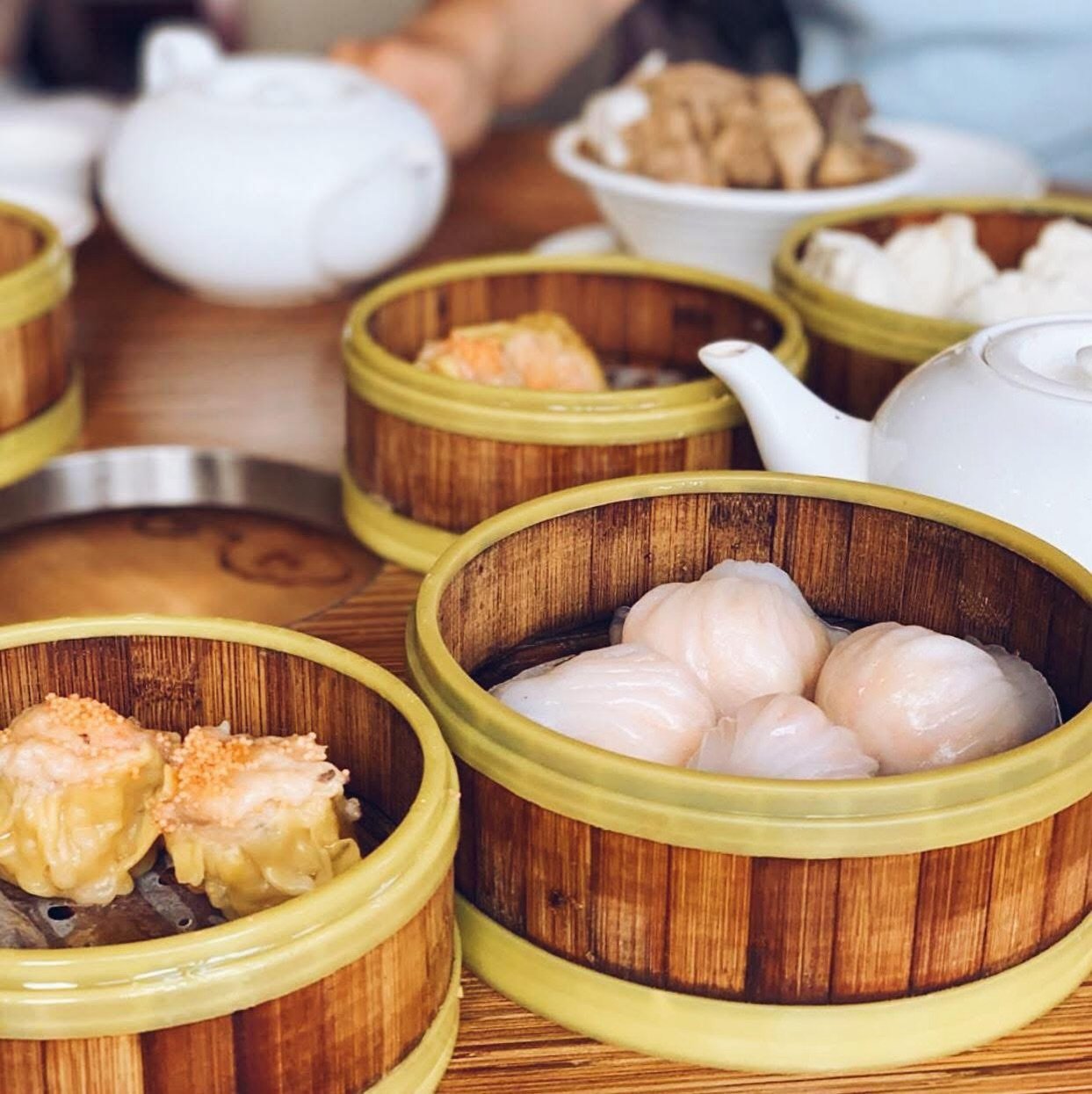 Dim sum is as much about the anticipation as it is about sharing the moment. Bring the best people with you, and take part in a cultural tradition that has turned mornings into something special ❤️

#koipalace #dimsum #cantonesefood #cantonesecuisine