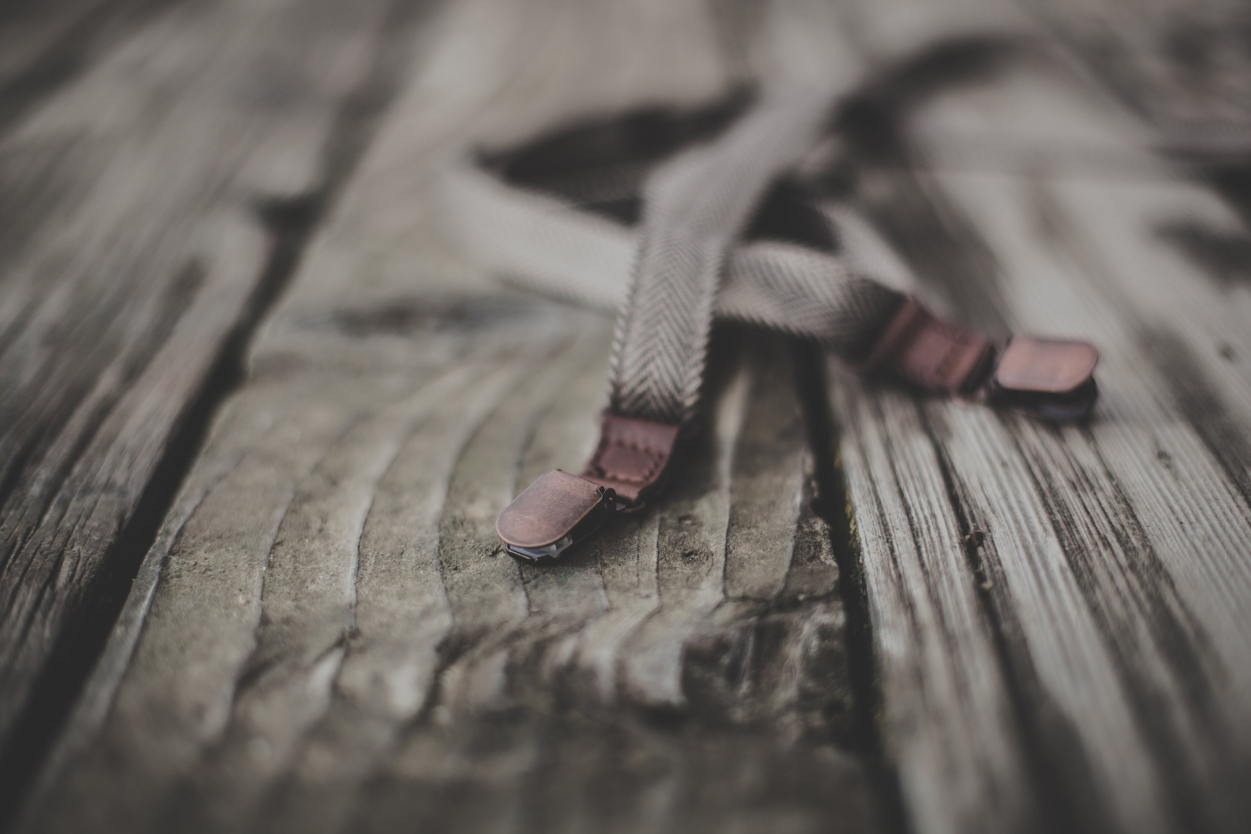 ©duston-todd-fashion-leather-suspenders-detail-wood.jpg