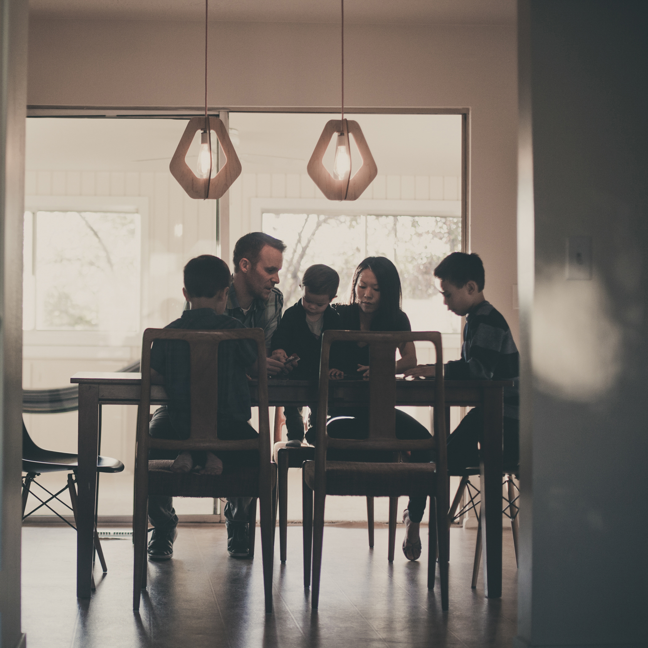 © duston-todd-lifestyle-family-dinner-table.jpg