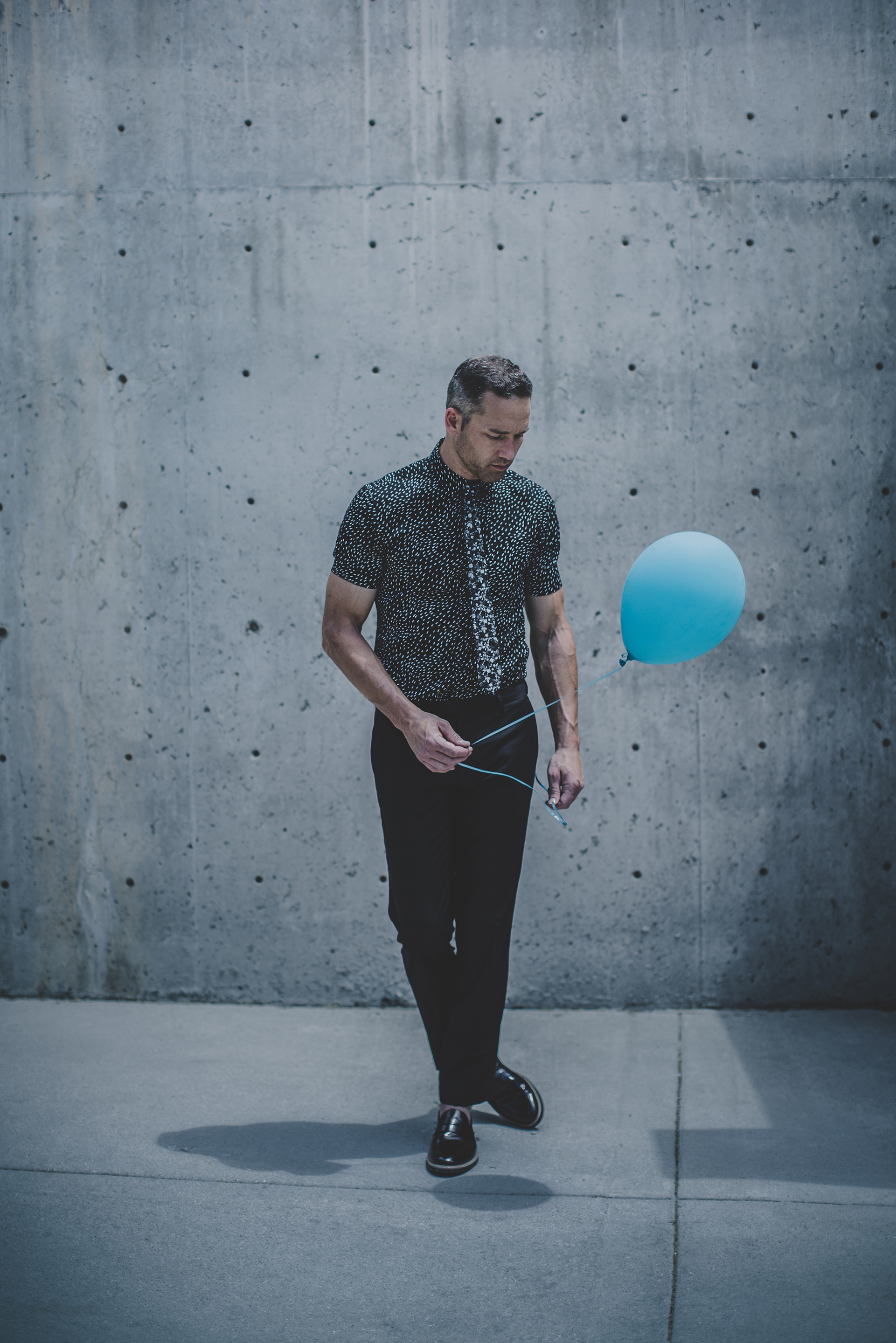 © duston-todd-blackwhite-menswear-balloon-fashion-urban.jpg