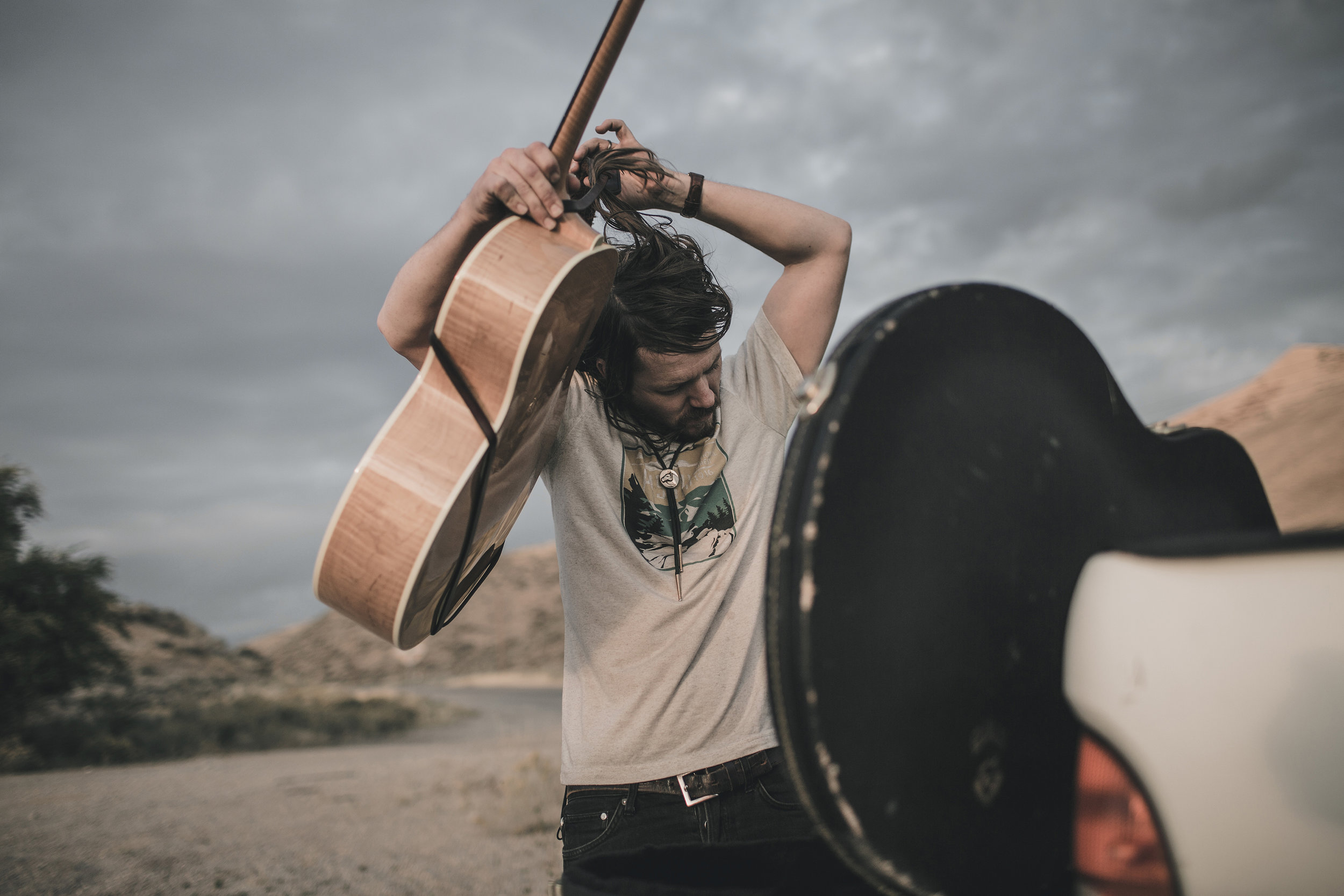 © duston–todd–country-cowboy–guitar-grey-sky-17.jpg