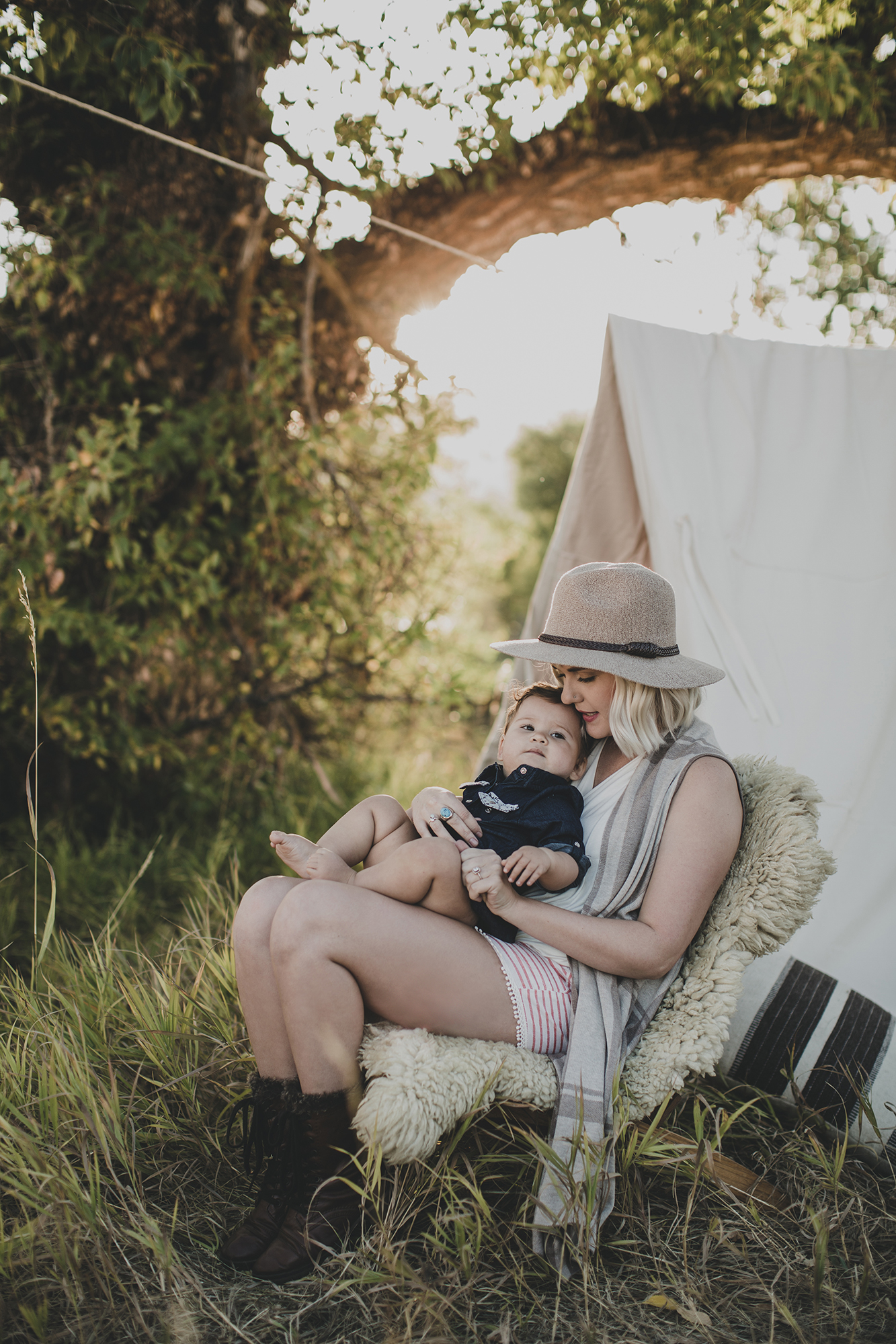 © duston–todd–camping-outdoors-mother-child-tent_.jpg