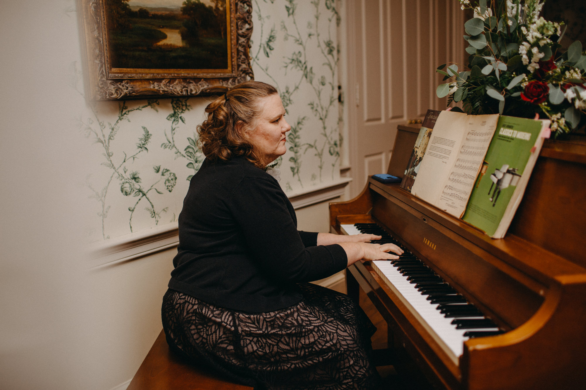 Pianist playing at Boonsboro Country Club wedding