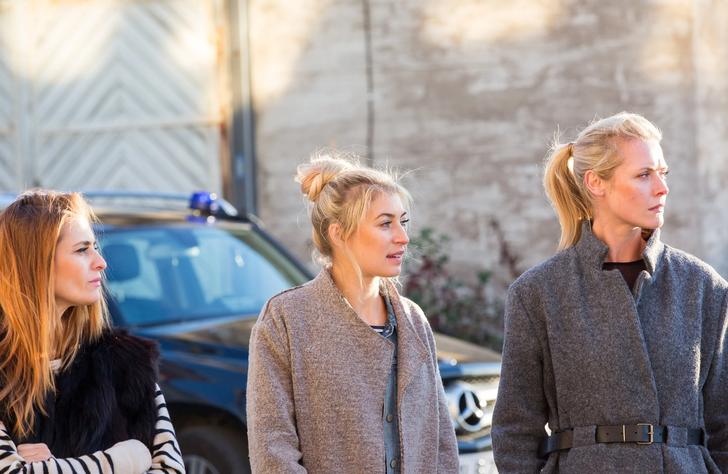 BWS2 1046 Widows watch the police leaving.jpg