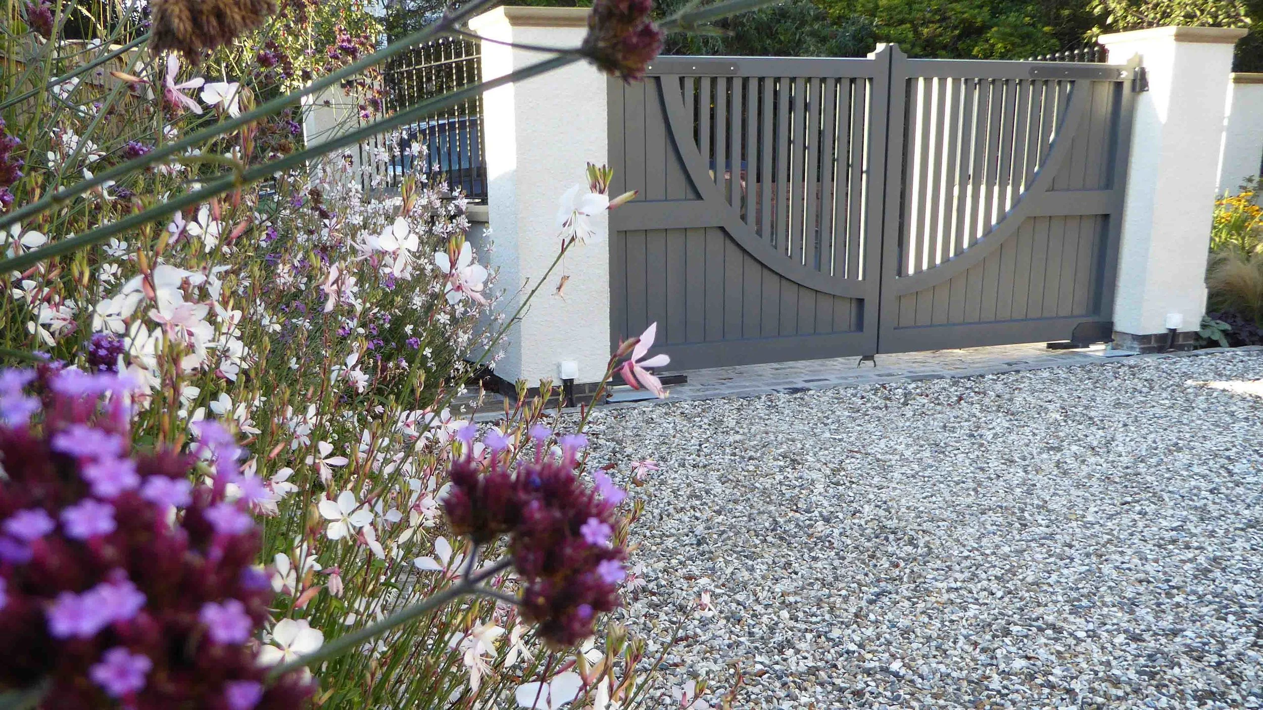 Cheshire Garden Design: The Sun And Shade Garden: Gaura And Verbena