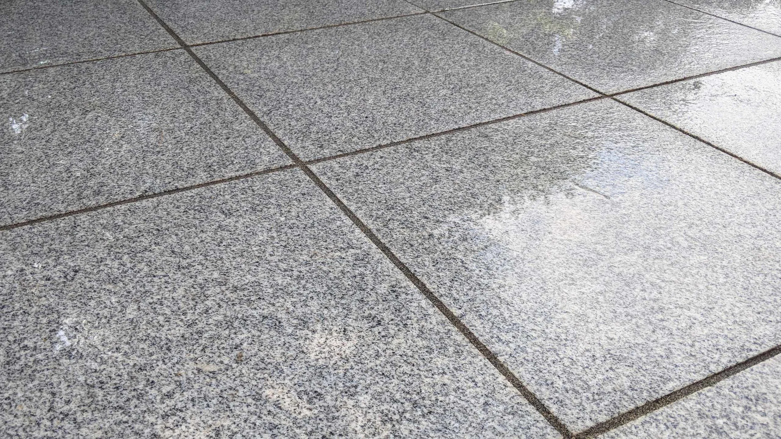 Cheshire Garden Design: Japanese garden with Oribe (Lantern) and Tetsu Bachi Basin: Silver Granite Paving