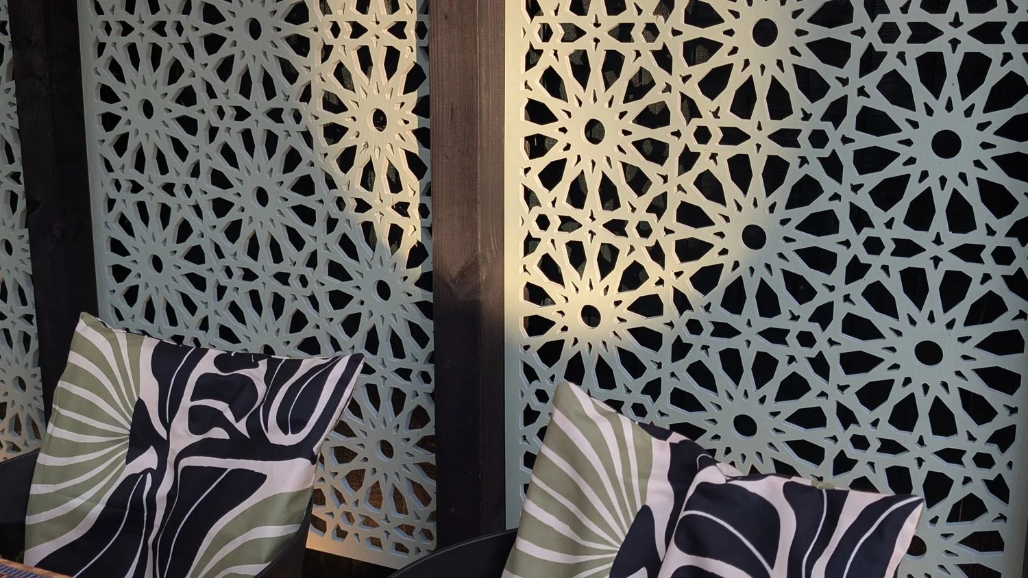 Patterned Privacy Screens within a Garden Pergola