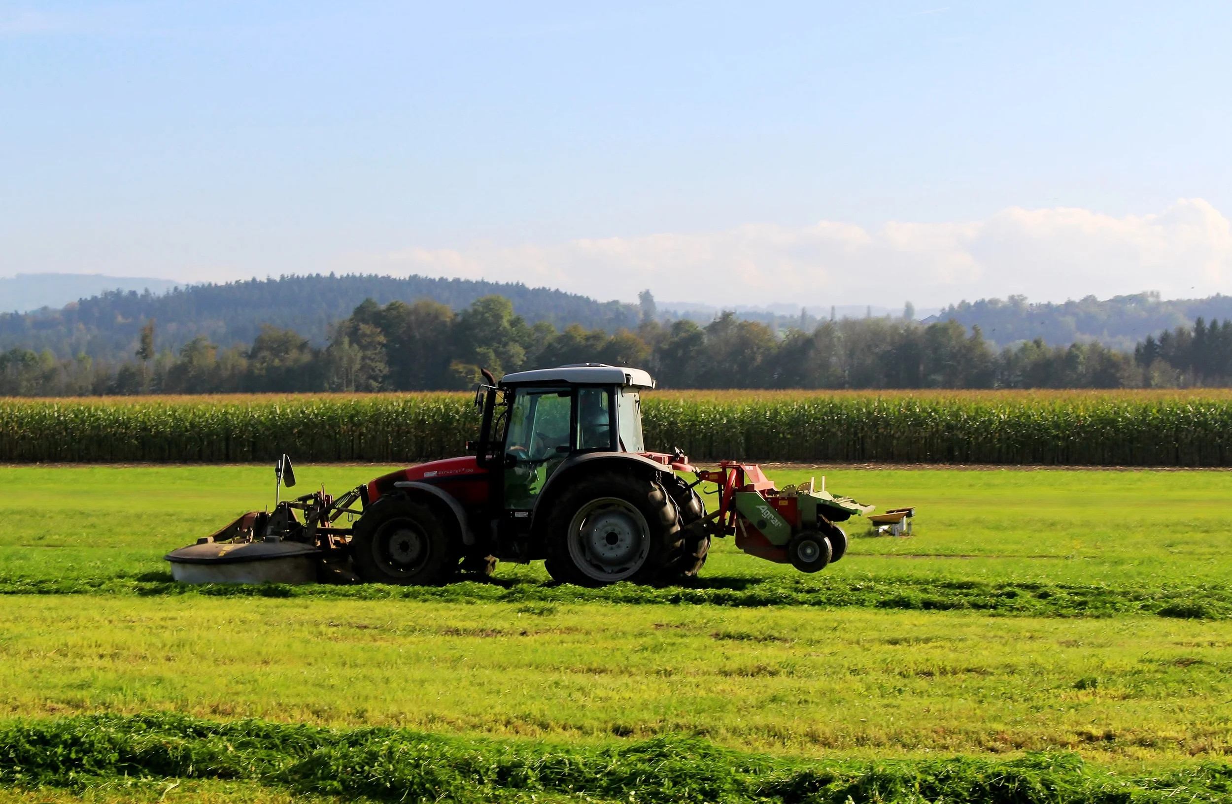 tractor-470405.jpg