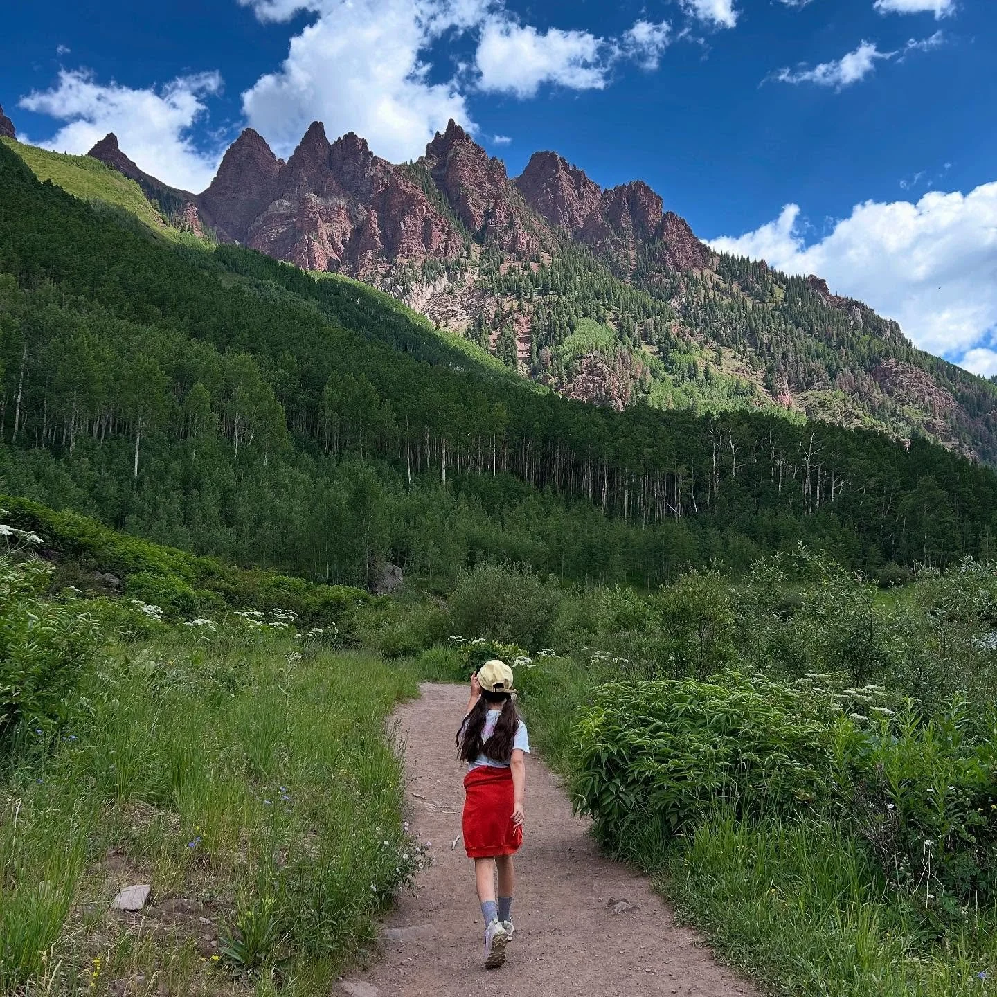 2025 in review, part two!
1) Avvie takes on Maroon Bells
2) We all enjoy the Aspen views for my birthday
3) My play gets a second (!) reading at @roadtheatre 
4) I survived a murder mystery weekend curated by @nph and @constructed_adventures
5) Greet