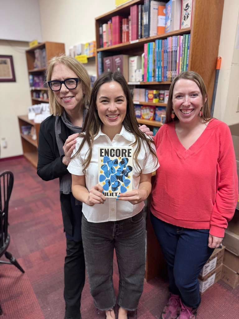 I had a magical night at @oblongbooks on Wednesday, where the brilliant @lizadonnelly and I got to chat all things Encore, creativity, and motherhood (and @sidwellfriends!). I&rsquo;m so grateful for @oblongirl&rsquo;s and the bookstore&rsquo;s suppo