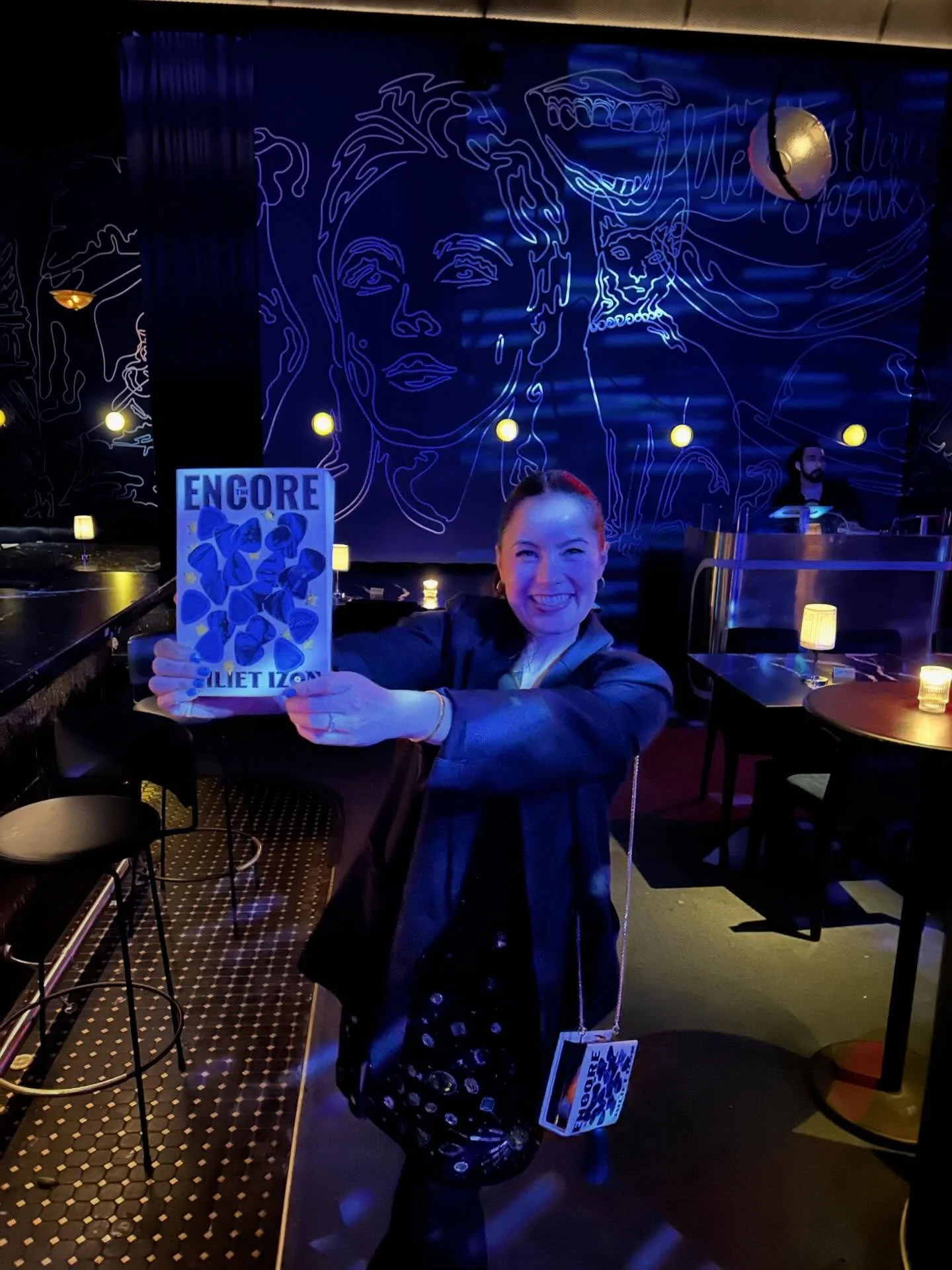 Finishing off launch week with a proper PARTY. Live piano karaoke with the formidable @khouryoke on the keys at the pitch-perfect (pun intended) @silverlininglounge, family and friends from every stage of my life, and plenty of books and stickers for