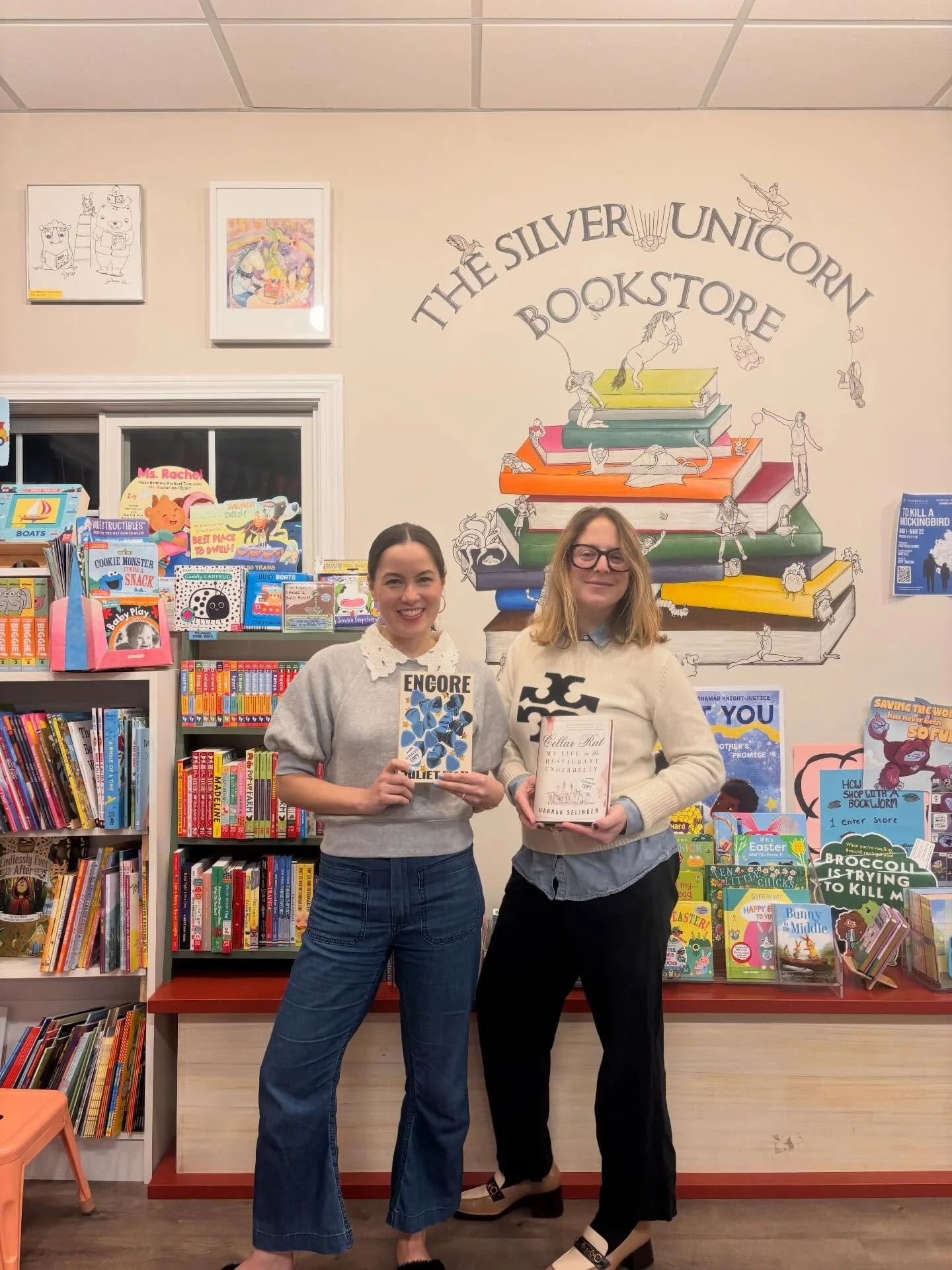 A whirlwind 48 hours in Massachusetts, home of some of my best friends and, coincidentally, some very pivotal scenes in The Encore (IYKYK). First book tour stop was a wonderful chat with fellow @2026debuts @jf_smit, hosted at the stunning @thequinhou