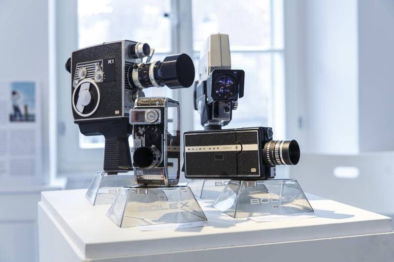  Die Ausstellung im Künstlerhaus S11 zeigt die "Bolex-Kamera" im Wandel der Jahrzehnte. Bild: Hanspeter Bärtschi 