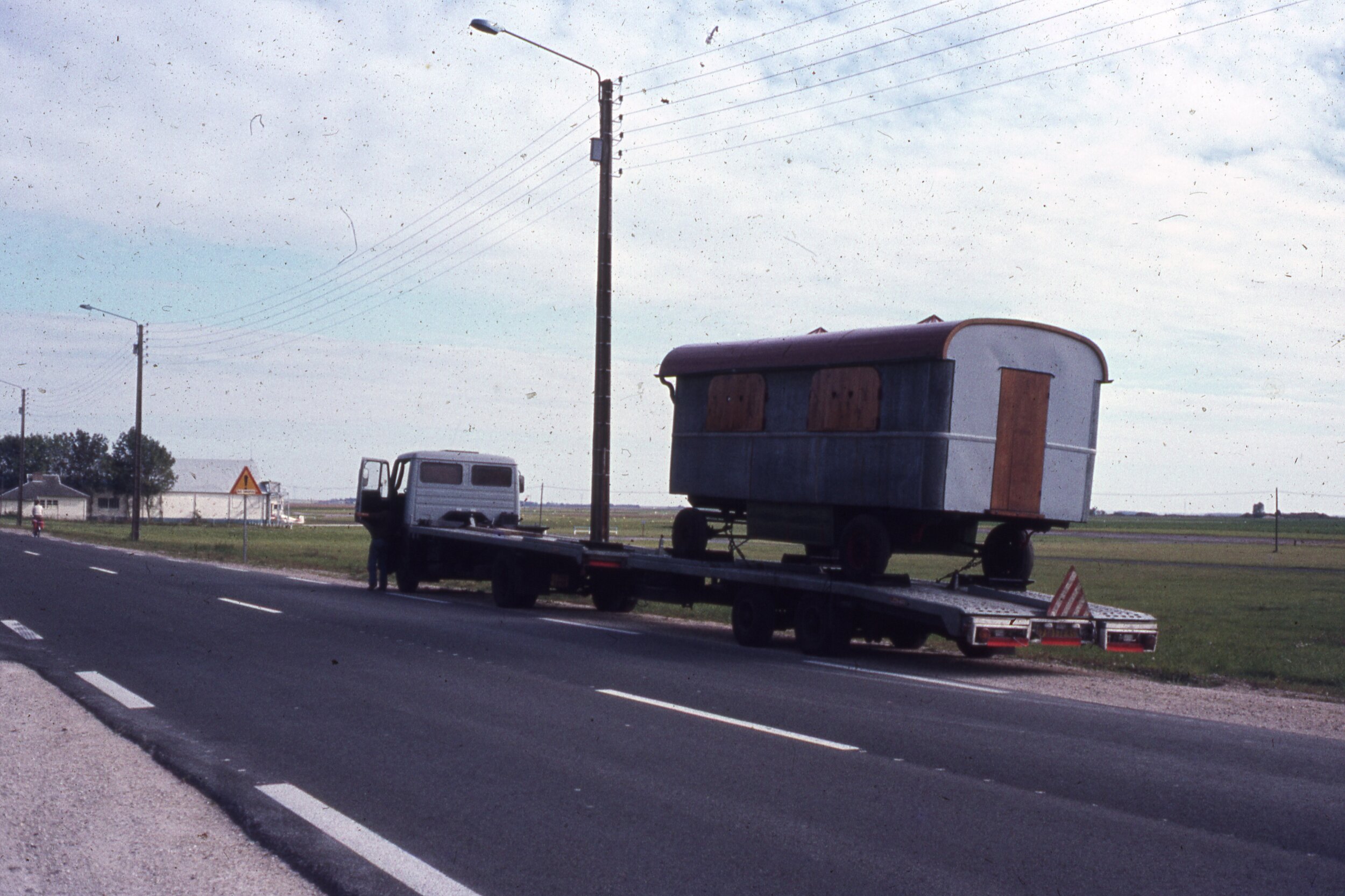 Roulotte sur la route de champagne .jpg