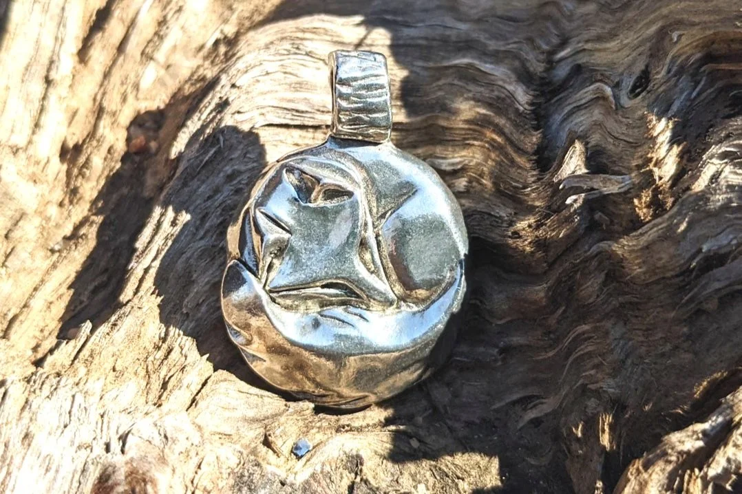 curledupfoxpendant1.jpg