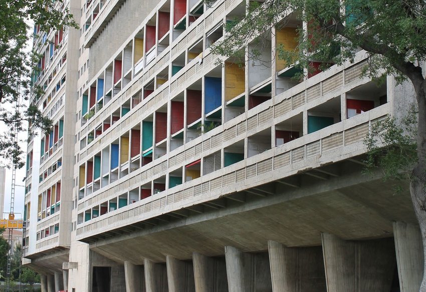 Unite-dhabitation-by-Le-Corbusier-Marseille.png