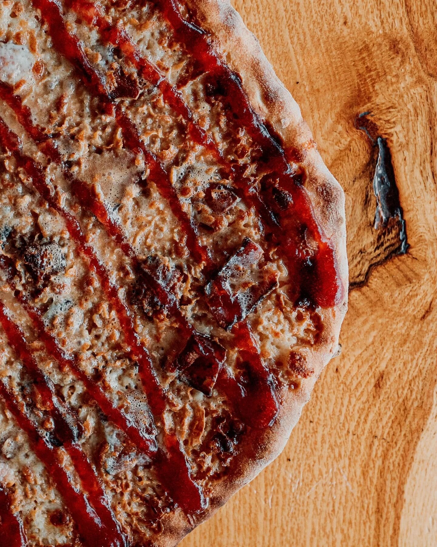 creamy + dreamy 👑 the king
controversial? maybe. delicious? absolutely!
.
.
#newhavenpizza #ctpizza #newhaven 
#pizzagram #ctfood #ctfoodlovers #peanutbutterandjelly #newhaveninsta #newhaveneats #cteatsandsweets #peanutbutterlover #localpizzajoint #