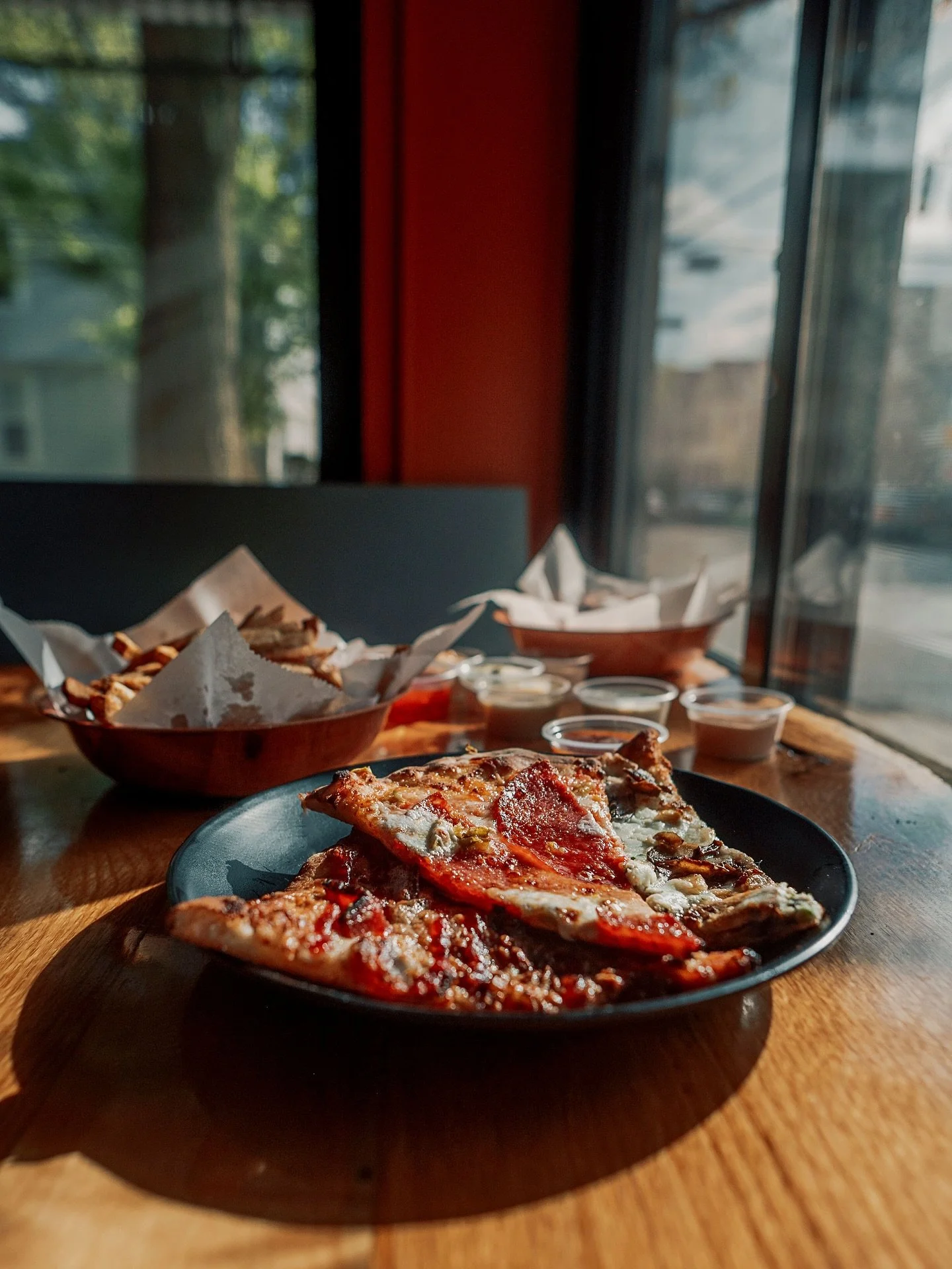 Exactly what Monday called for. 

#one6three #ThePizzaJoint #NewHavenPizza #CTPizza #PizzaCapital #ConnecticutEats #WoodFiredPizza #ThinCrustPizza #PizzaLovers #PizzaLife #EatLocal #SupportLocalEats #FoodieFavorites #ComfortFood #FoodieFinds
