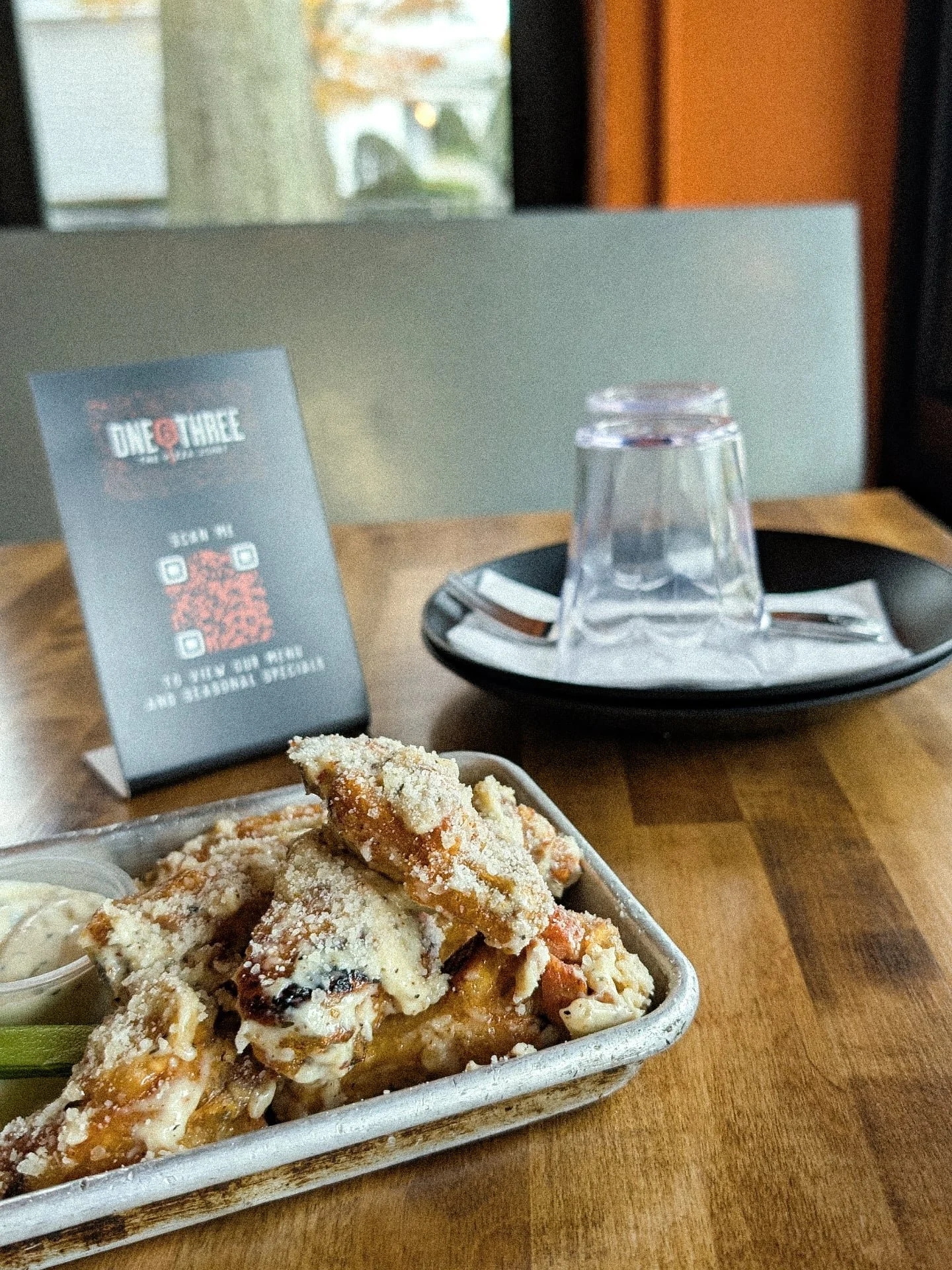 comfort food season is here 🍂  have you tried our ~garlic parm~ wings yet? 

#one6three 
#newhavenct 
#cteats 
#connecticutfoodie 
#newhavenpizza 
#ctpizzatrail 
#garlicparmesanwings 
#ctfood
