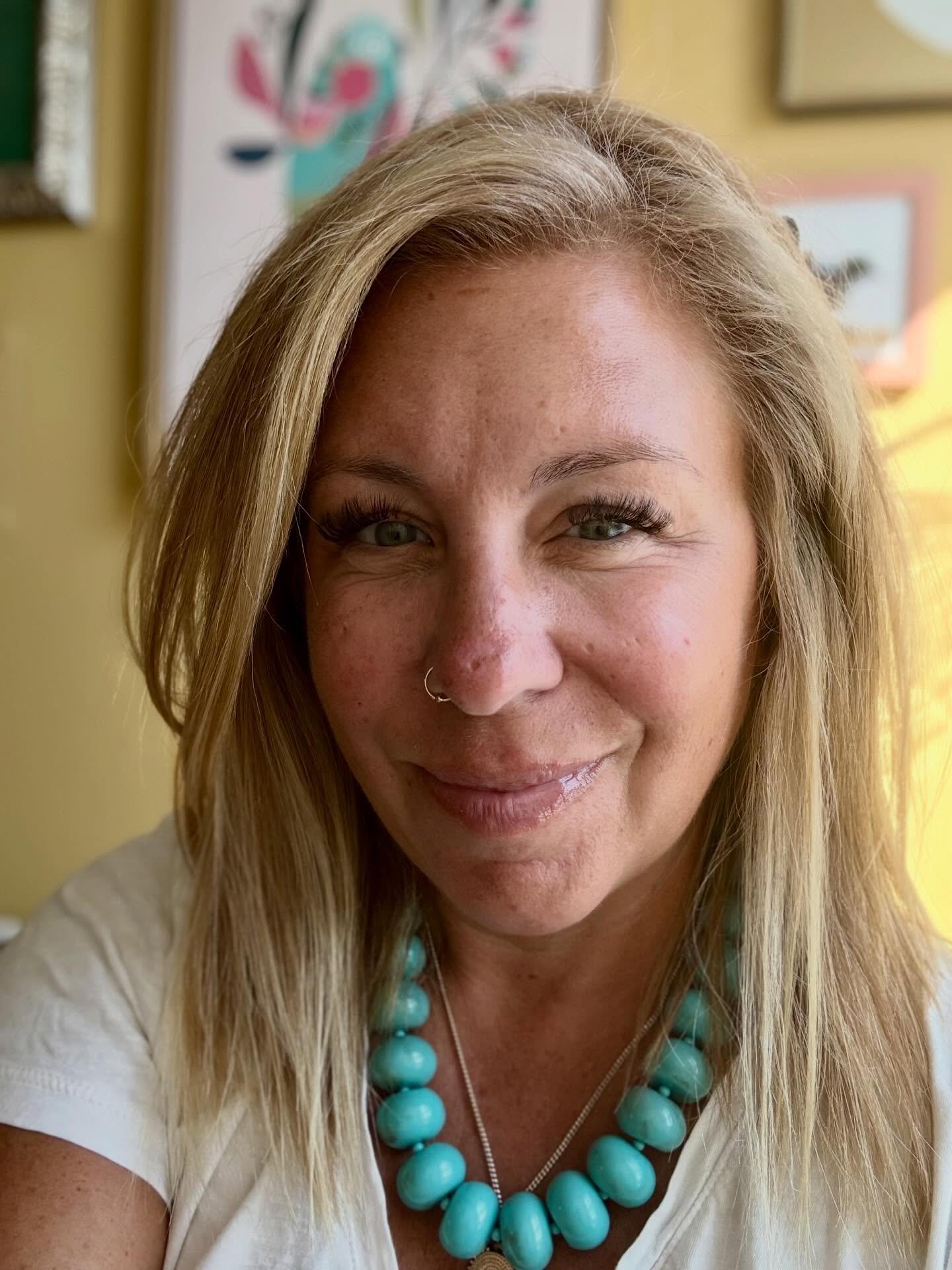 2025 was a doozy. easily the hardest &amp; most draining year since my mom died in 2020 - &amp; that&rsquo;s saying a lot. 

I was easily the shittiest version of myself as I navigated it all. I made mistakes. I grieved - choices, friends, my body. 
