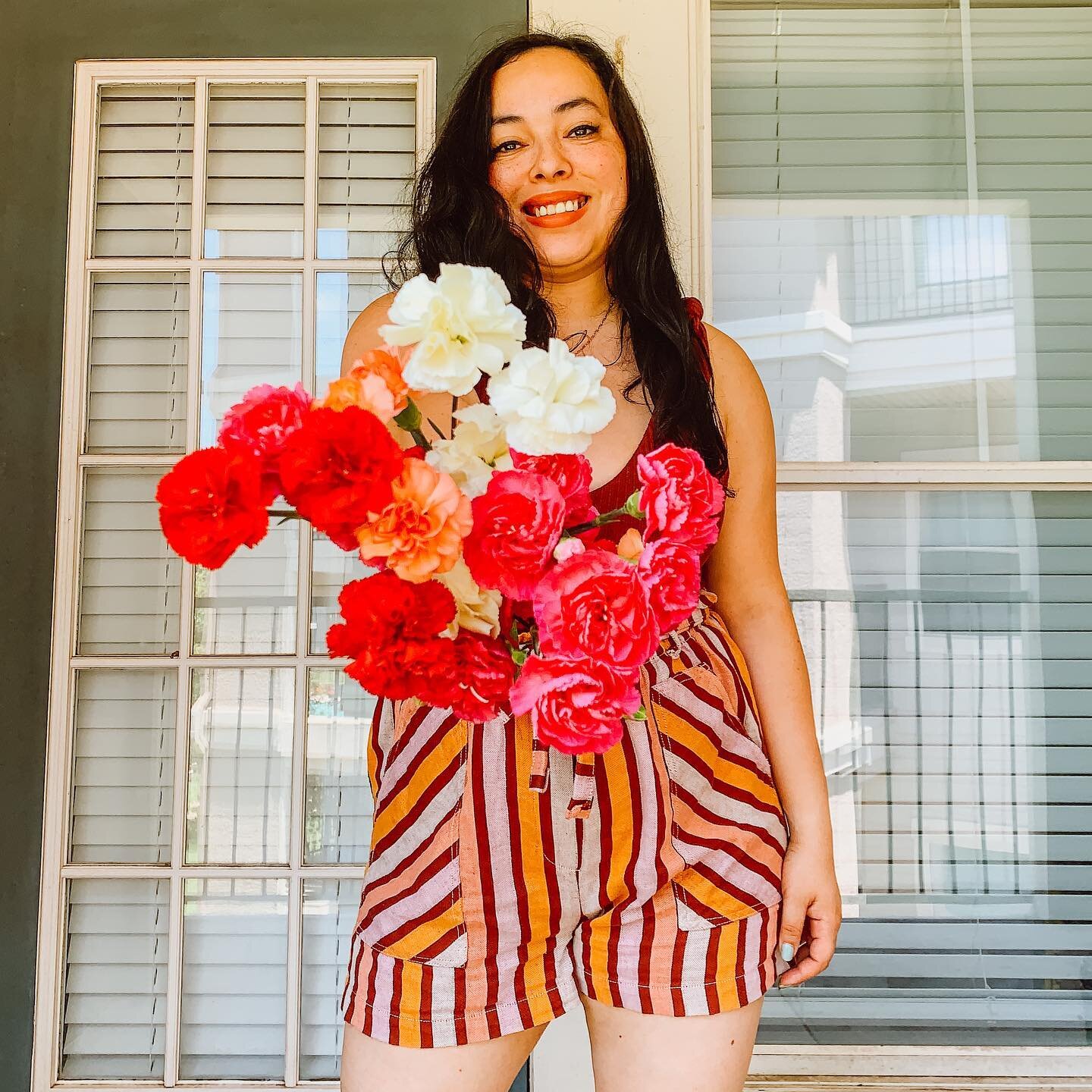 Sometimes it&rsquo;s the simple things that make you happiest like a colorful bunch of flowers 💕 

Lately Chris has been bringing home flowers for me on Fridays...to celebrate that we made it through the week, bc he loves me or maybe because he know