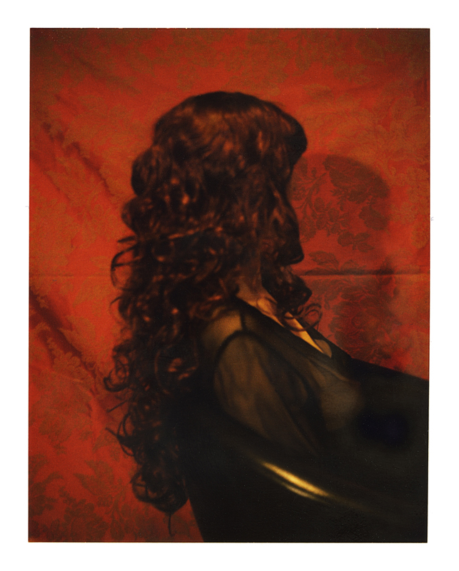 Polaroid, femme assise 2010, polaroid film 690 10.8 x 8.5 cm
