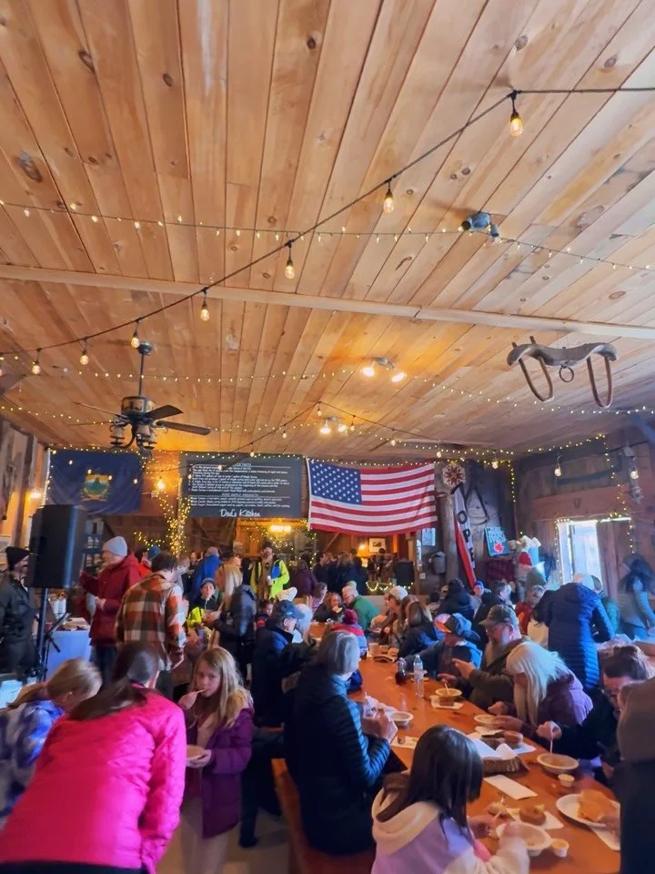 The sap is boiling and the dogs are glowing ✨🍁✨🍁! It&rsquo;s maple dog season and I can&rsquo;t get enough of @palmersugarhouse maple hot dogs 🍁 🌭🔥🫶

Go visit them every weekend for the coming weeks and tell em Steve sent yah 🤙🍁🙌

#maplesyru