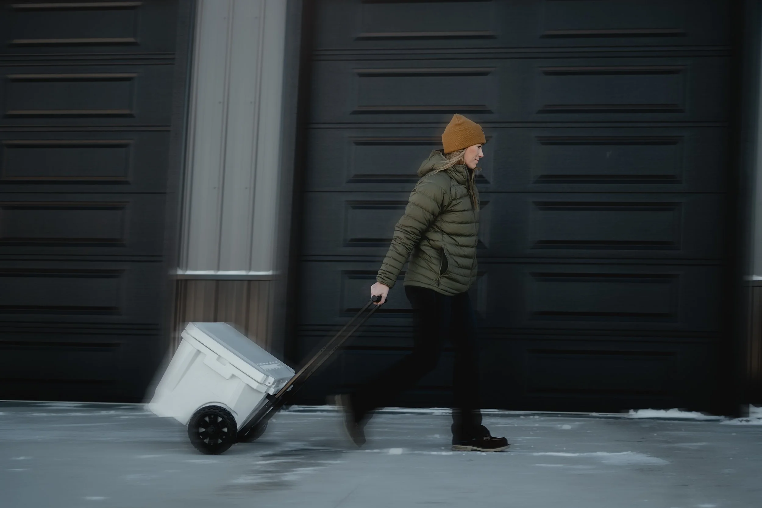 GRIZZLY_Rolling Cooler_Macey B-07.jpg