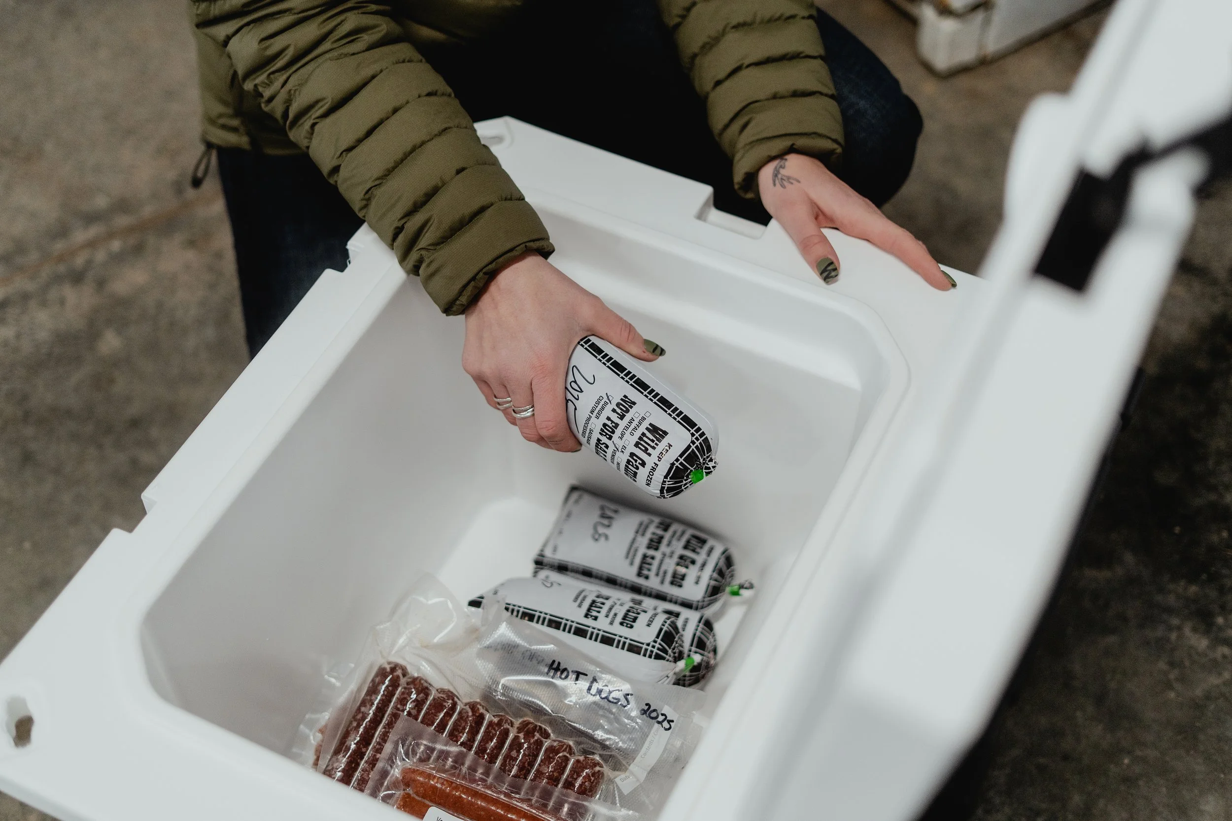 GRIZZLY_Rolling Cooler_Macey B-27.jpg