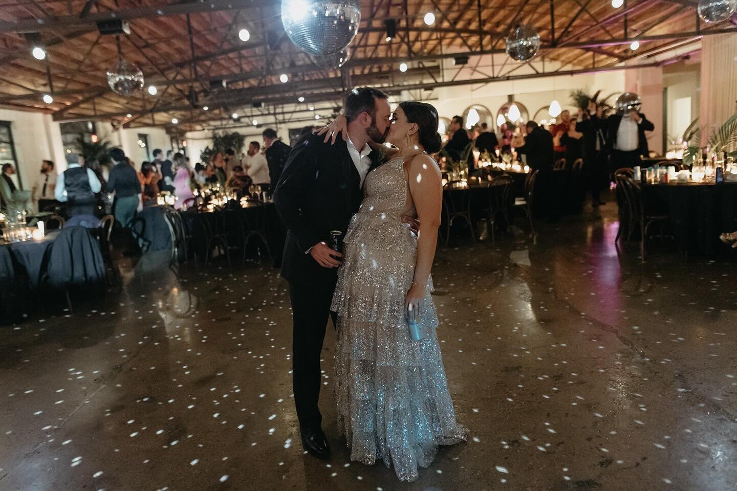 Happy FIRST anniversary to our founder LAUREN and her husband Tom!! In honor of the anny, we are doing a full week recap of all the details on our blog! 

Want to know what it&rsquo;s like when a wedding planner gets married?? Part 1 is out now! Link