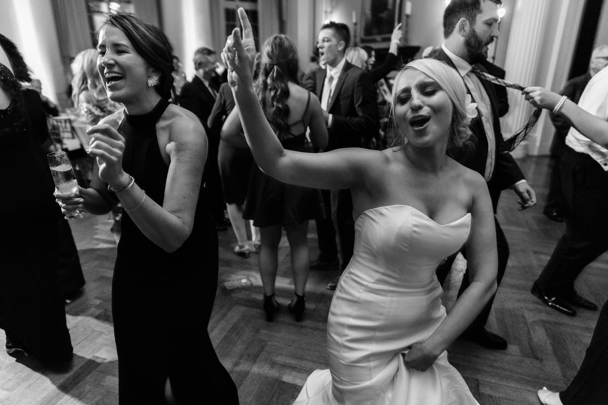  photo courtesy of  Holtz Wedding Photography  