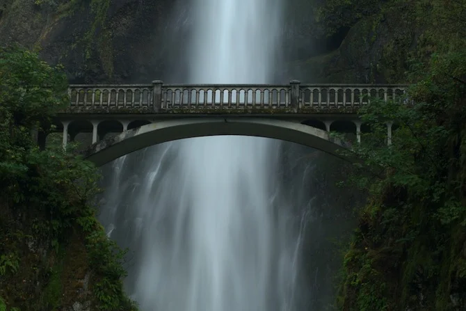 Portland-The-bridge-at-Multnomah-Falls-Near-Portland-Oregon-101.jpg