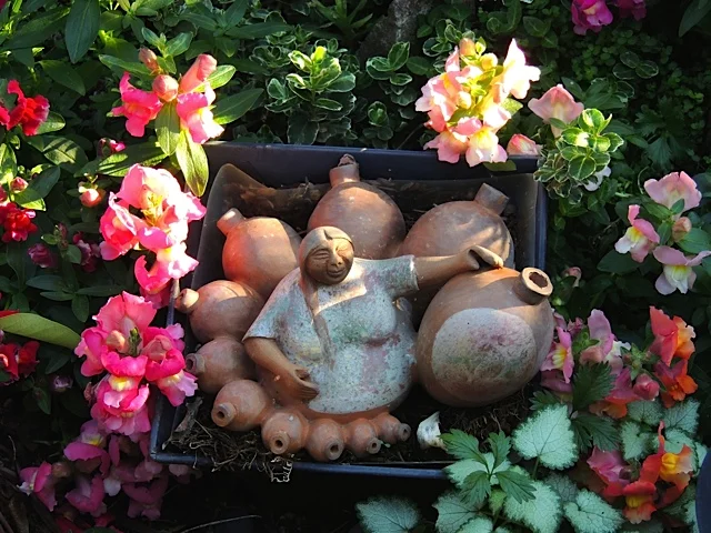 garden decor 1.jpg