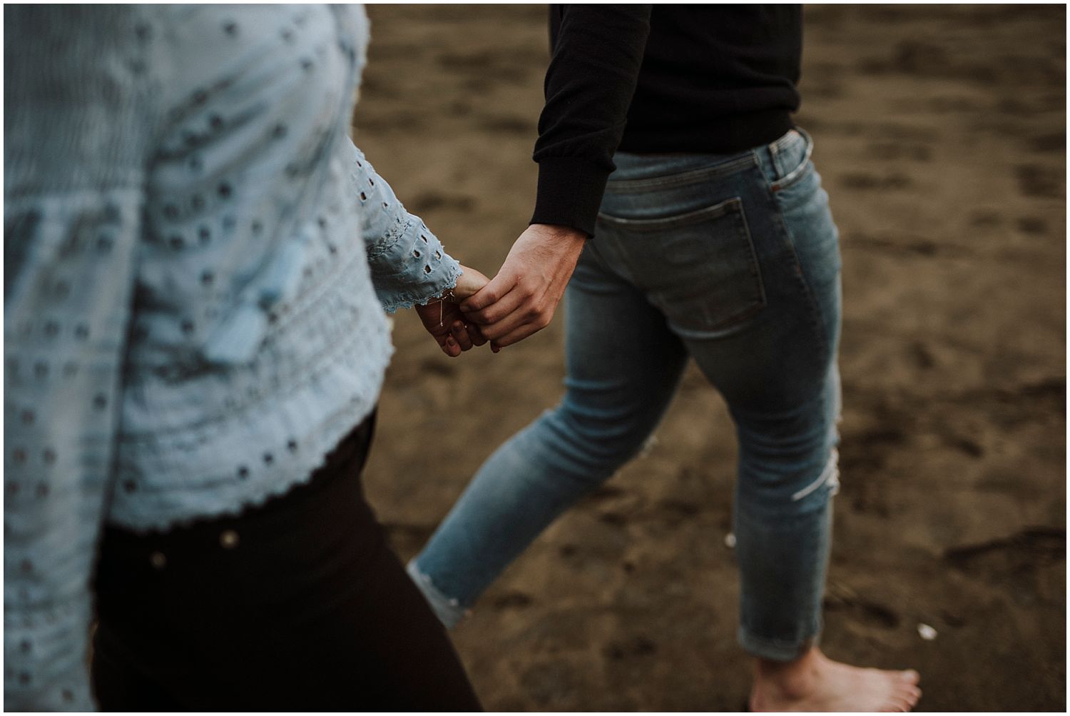 Piha beach engagement session6.jpg