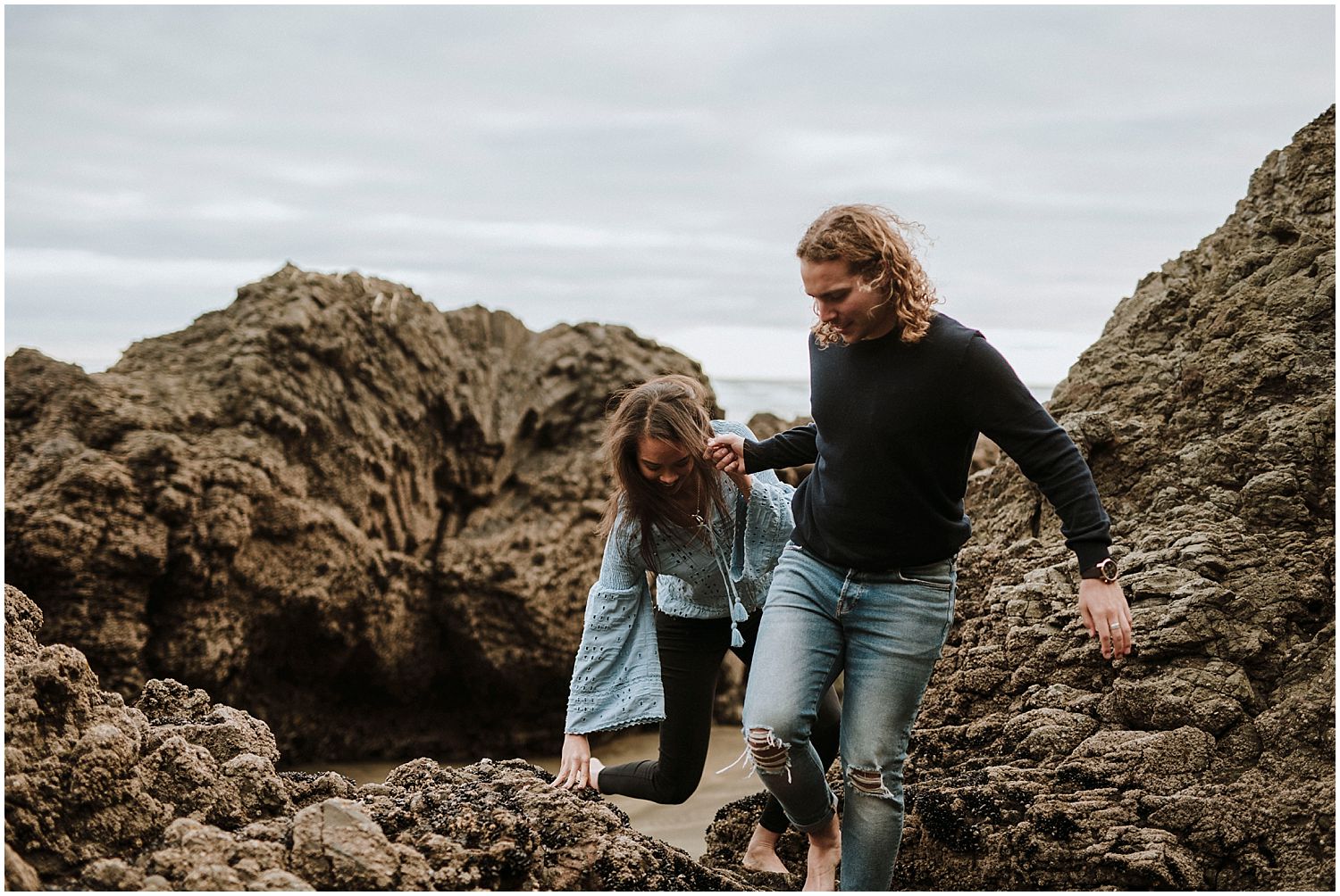 Piha beach engagement session13.jpg